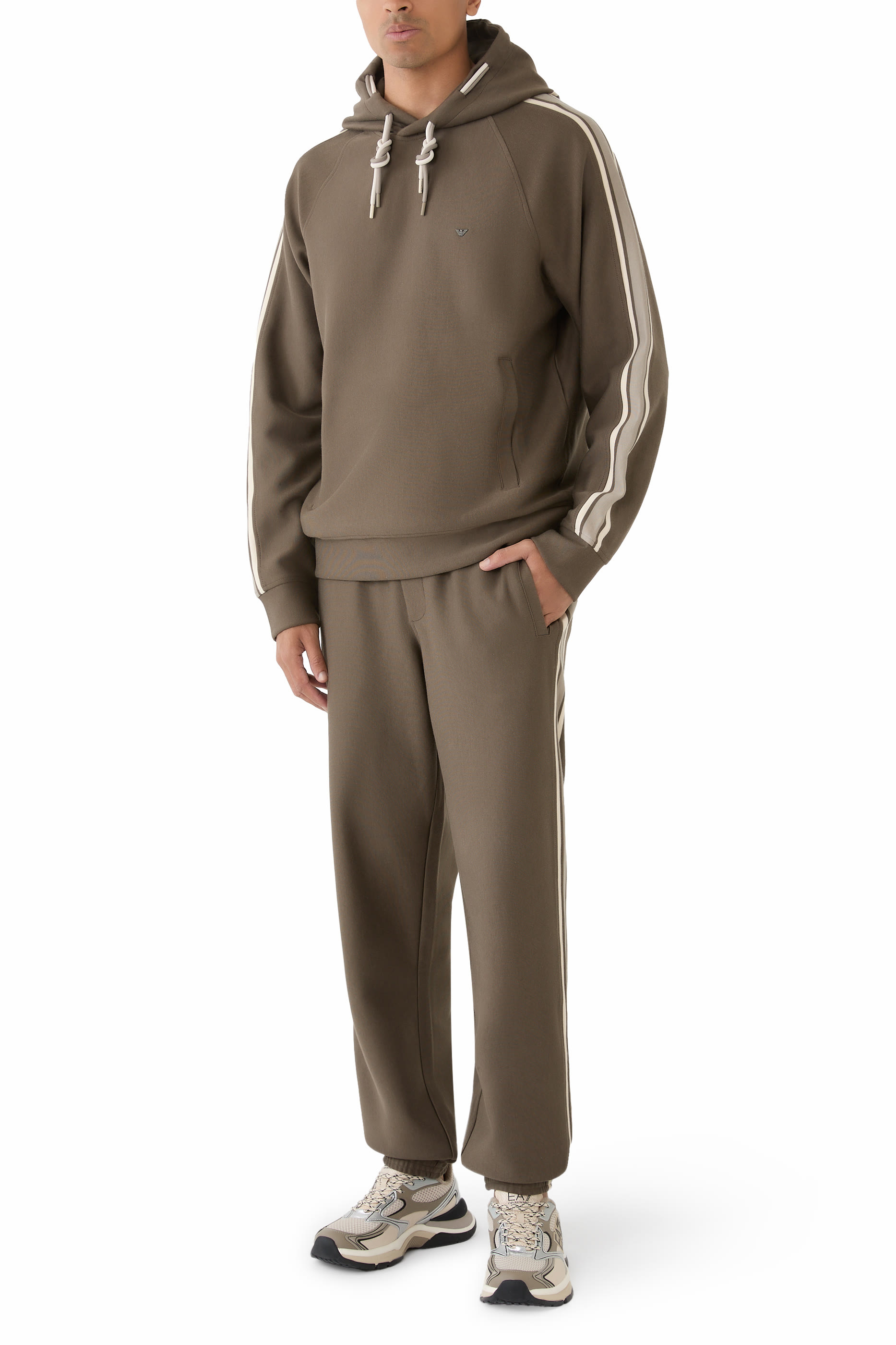 هودي بشعار الماركة بحجم صغير