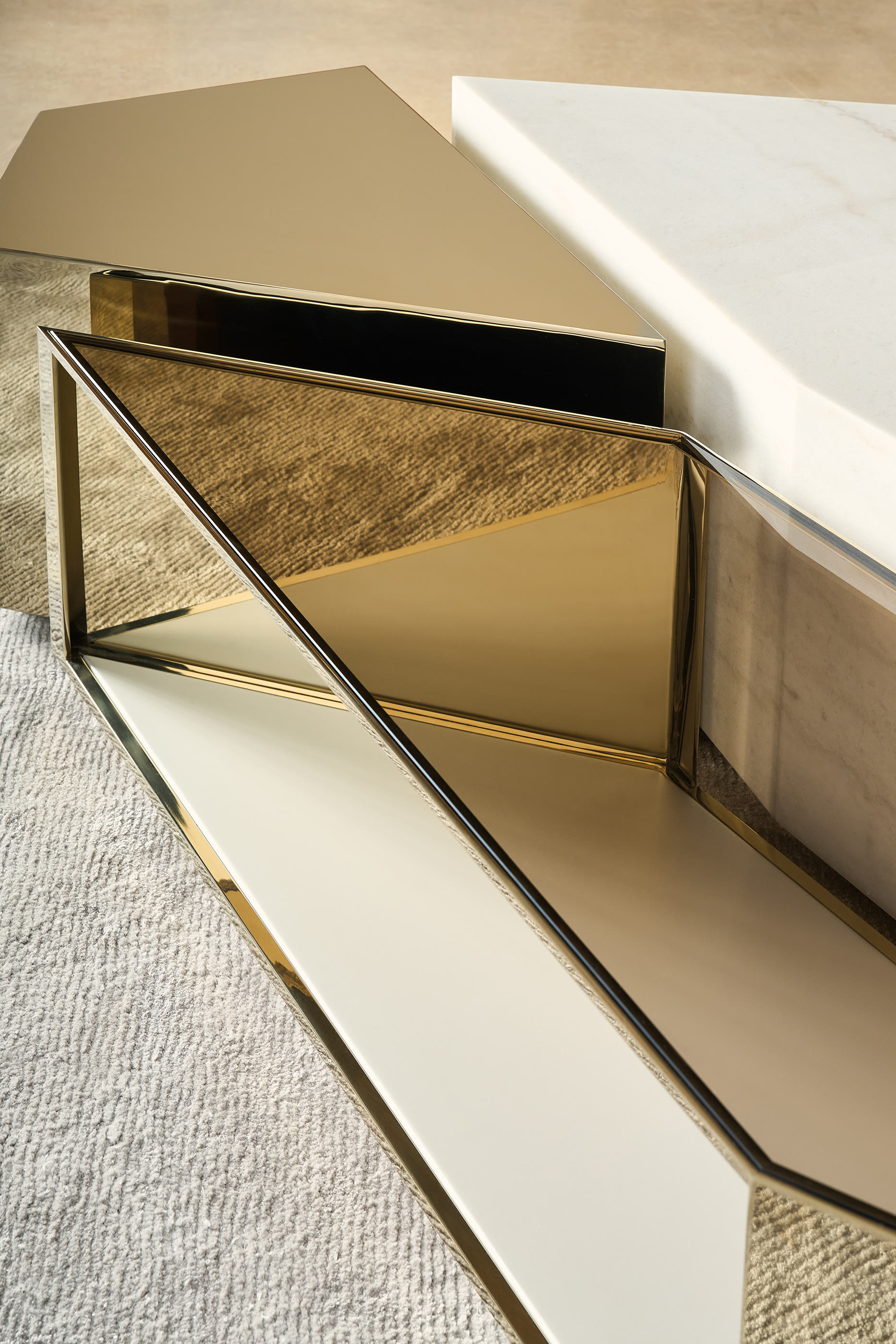 طاولة قهوة ريفراكشن