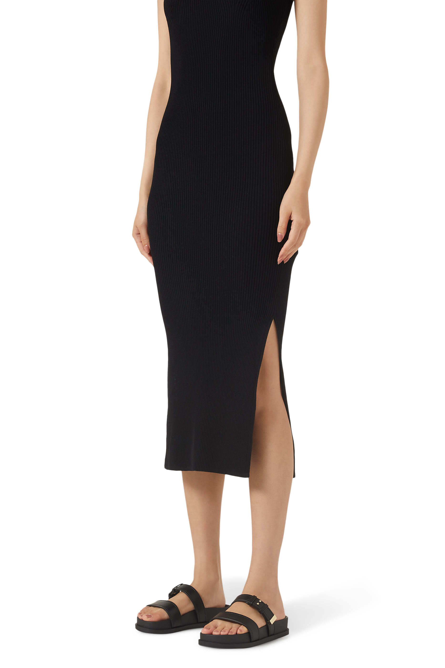 صندل فيبي بنعل مسطح وشعار الماركة