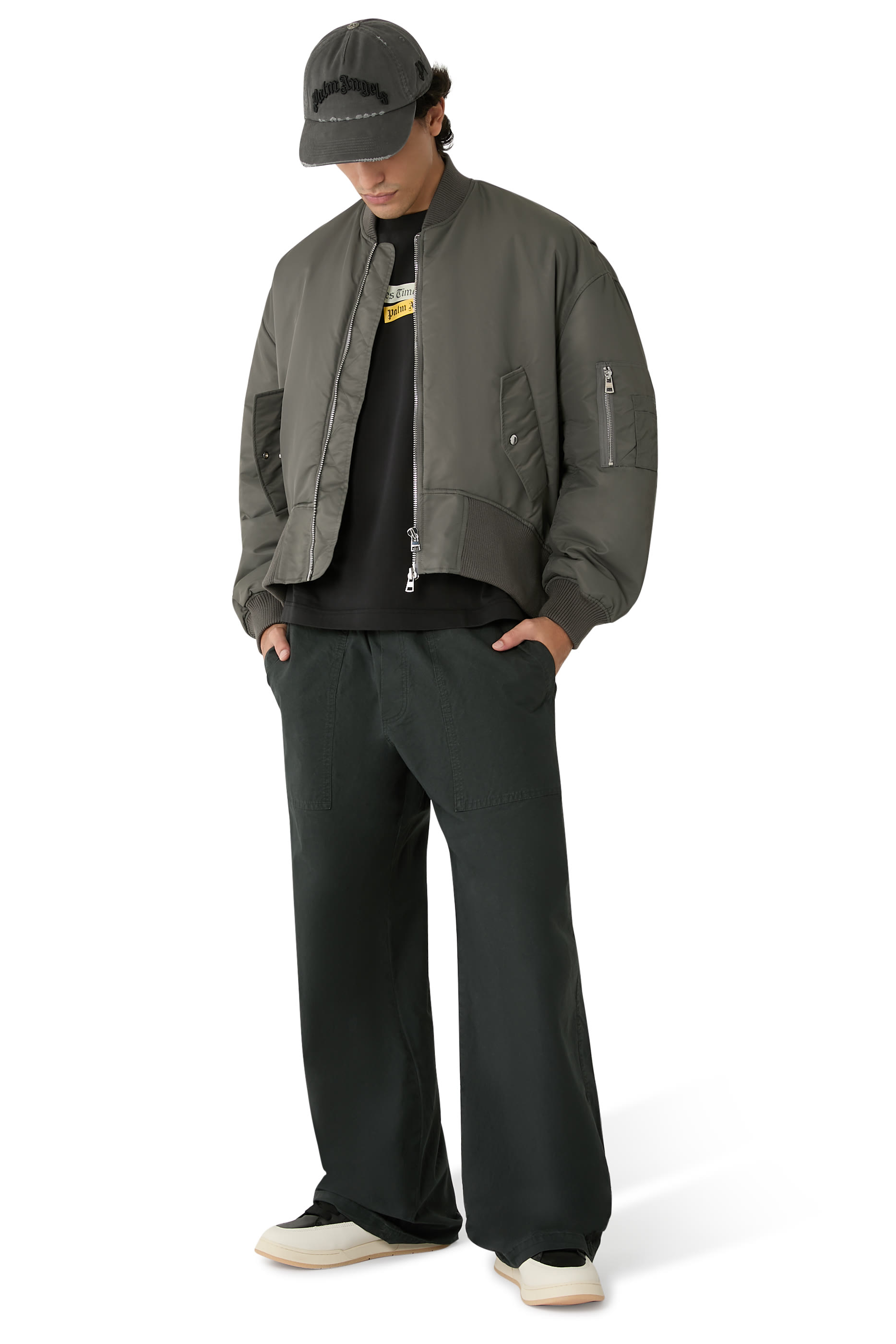  بنطال بقصة فضفاضة وشعار الماركة متموج