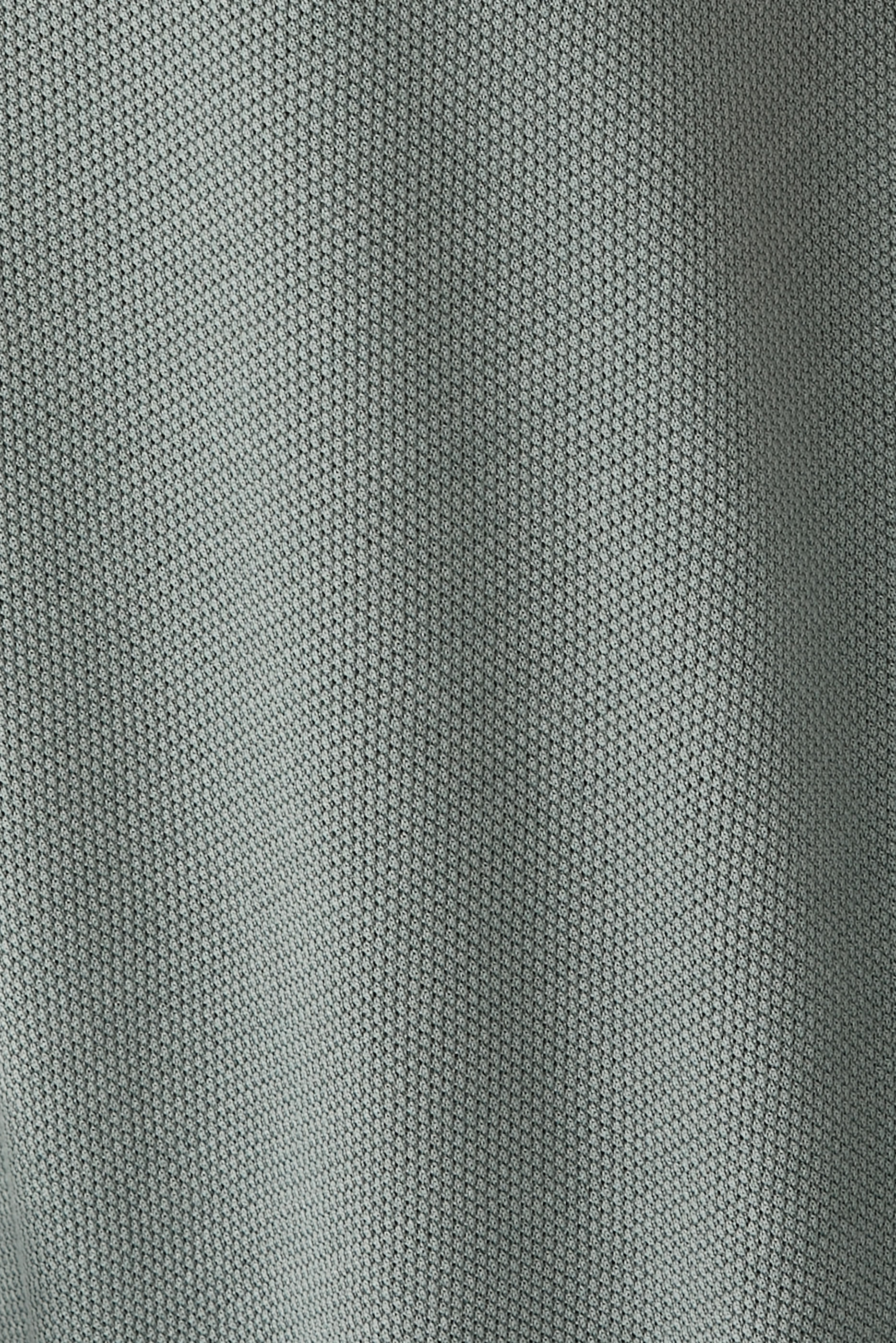 تيشيرت منسوج بياقة ضيقة