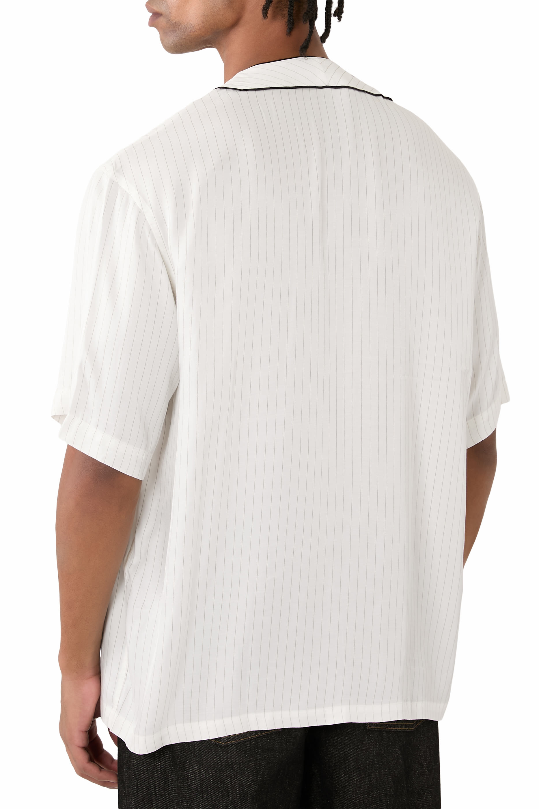 قميص ون بلوك أب بشعار الماركة