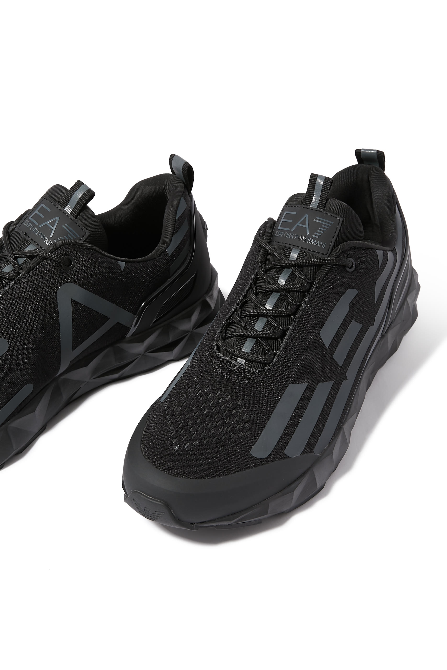 سنيكرز التيميت سي 2 كومبات بشعار الماركة