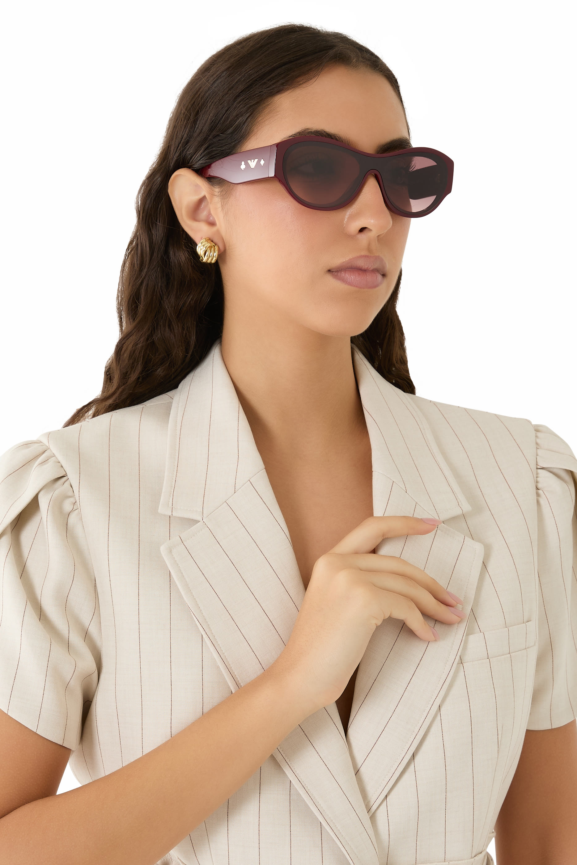 نظارة شمسية بإطار غير منتظم