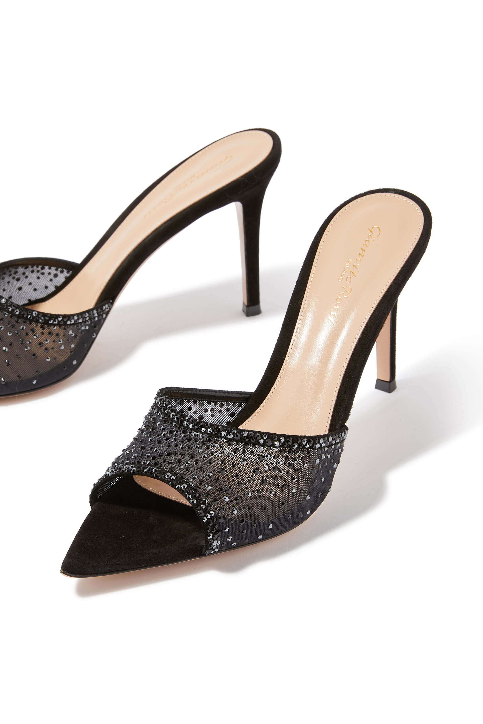 حذاء رانيا مفتوح من الخلف 85