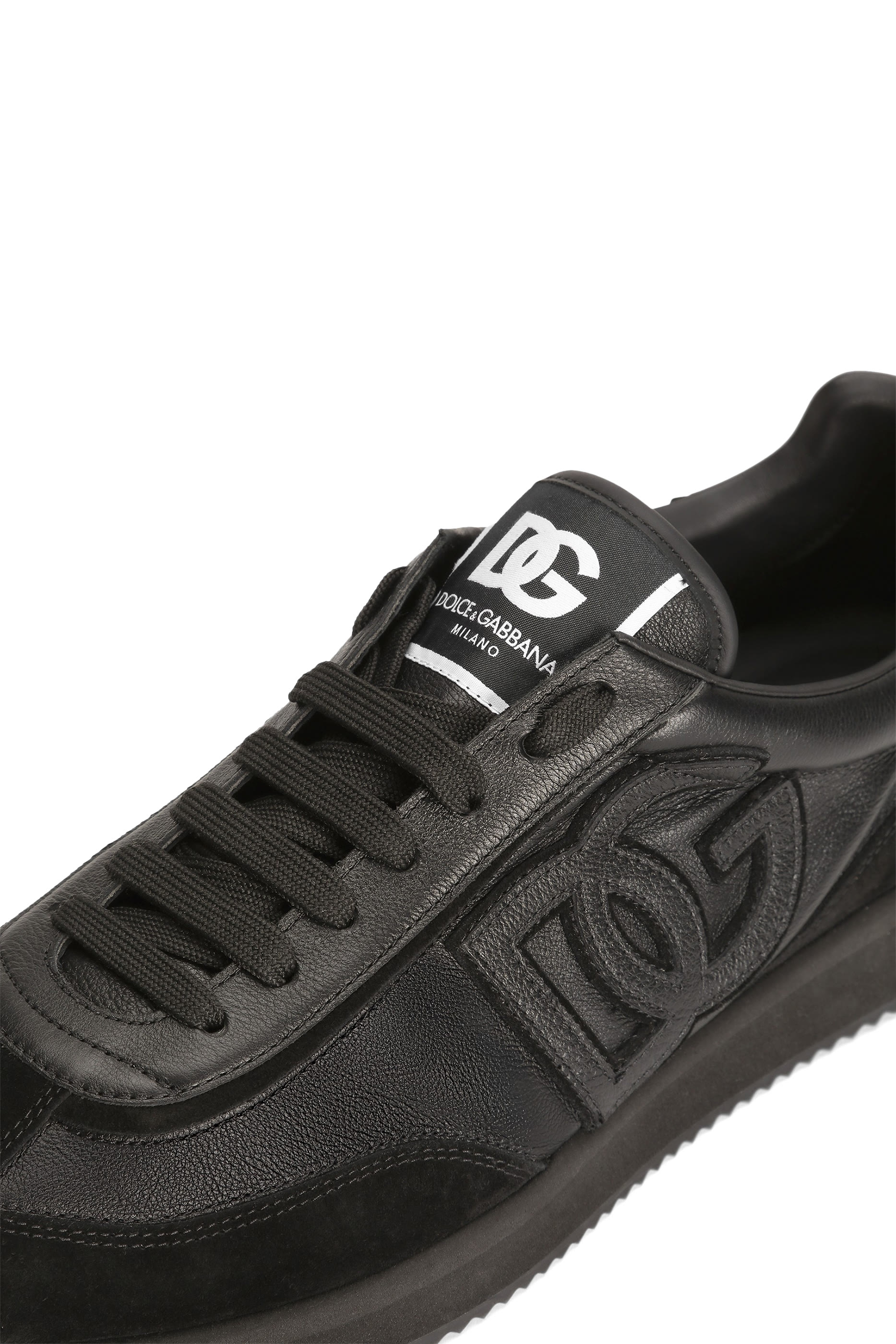 سنيكرز كوشن بشعار الماركة خامات متنوعة