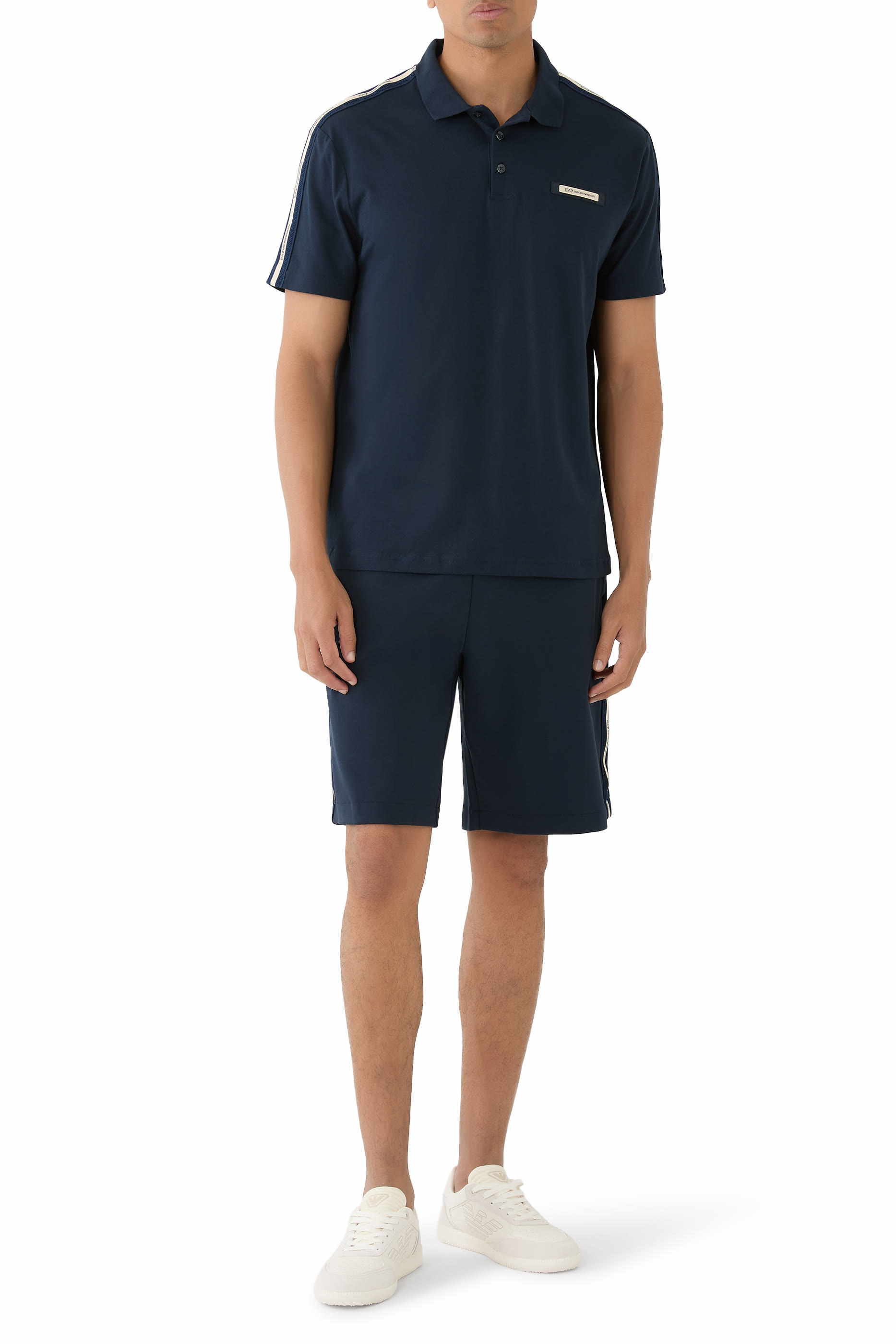 قميص بولو بشعار الماركة