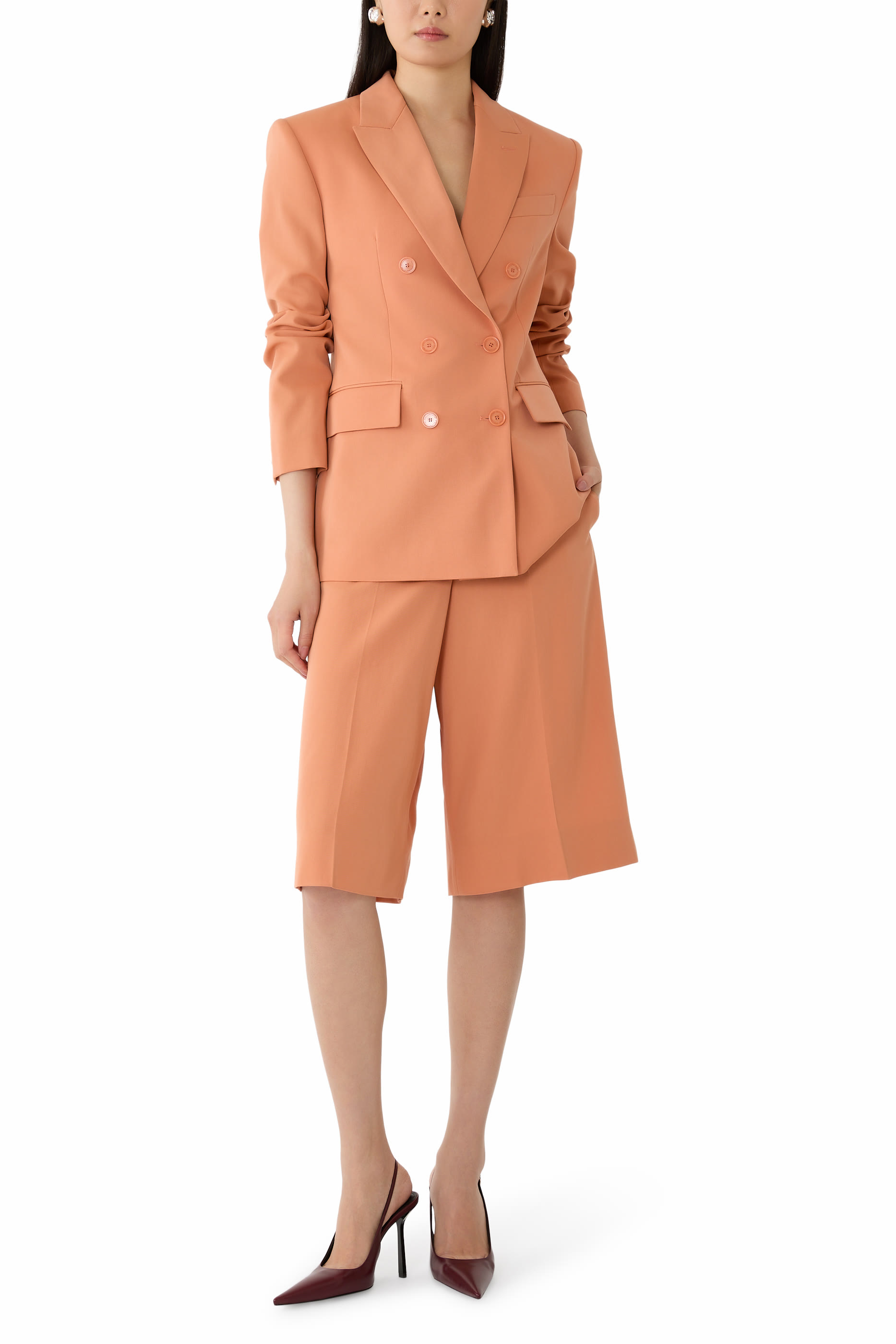 شورت برمودا كلاسيكي بقصة ساق واسعة