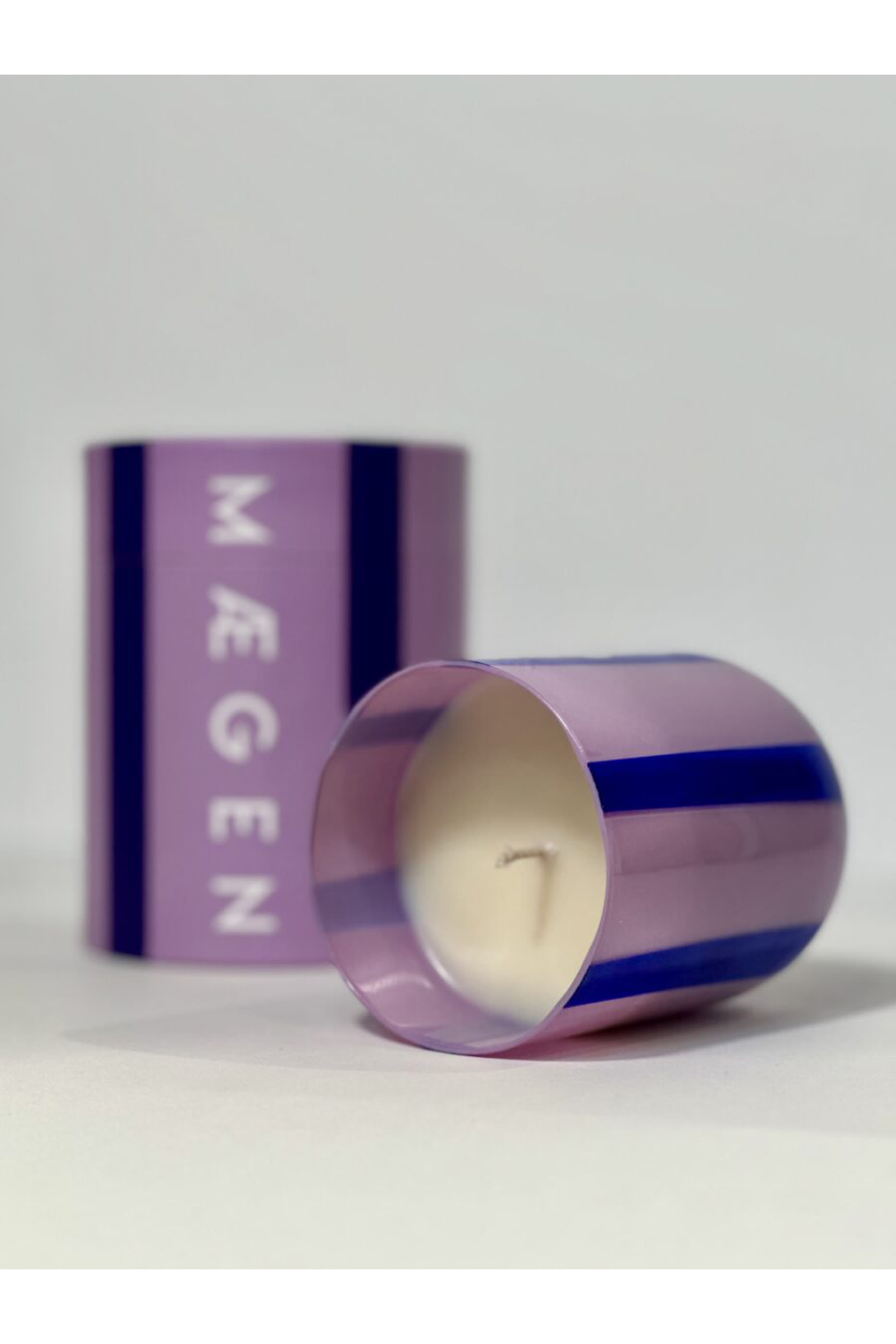 شمعة أتينا بنقشة مخططة - بلاك كورنت اند عود