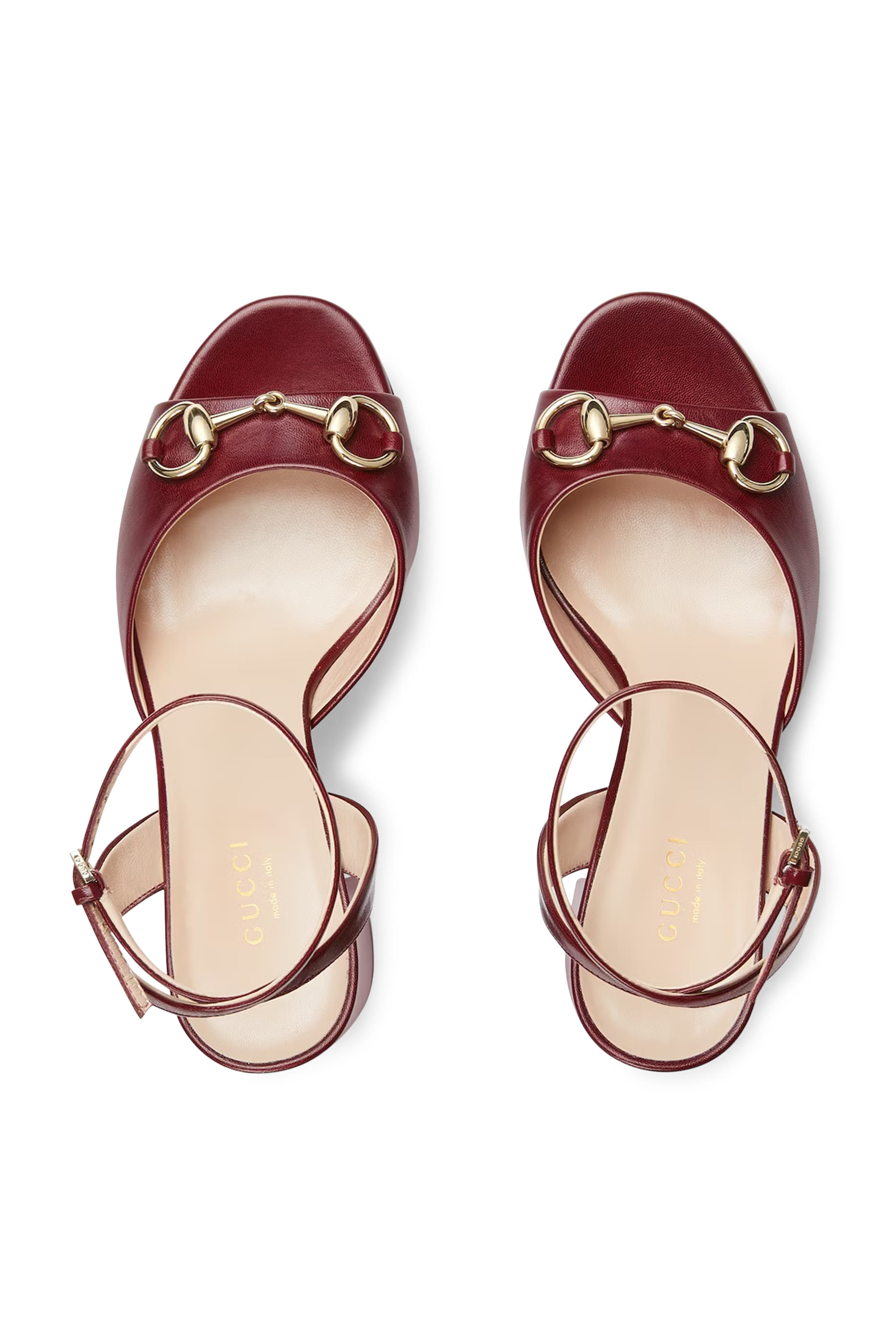 صندل بنعل عريض 115 وحلية شعار الماركة