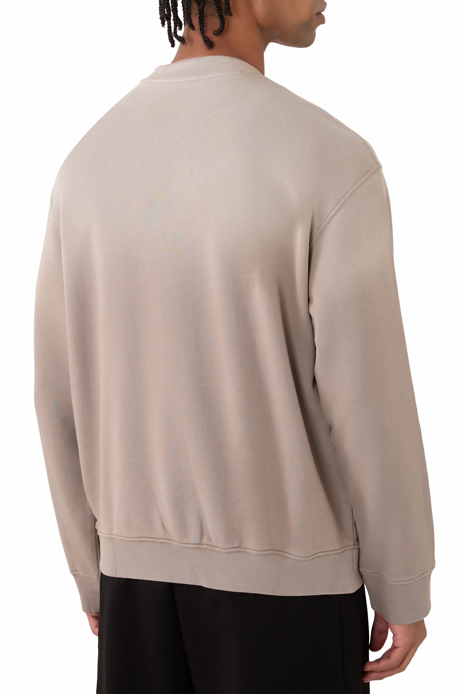 سويت شيرت بشعار الماركة ولون متدرج