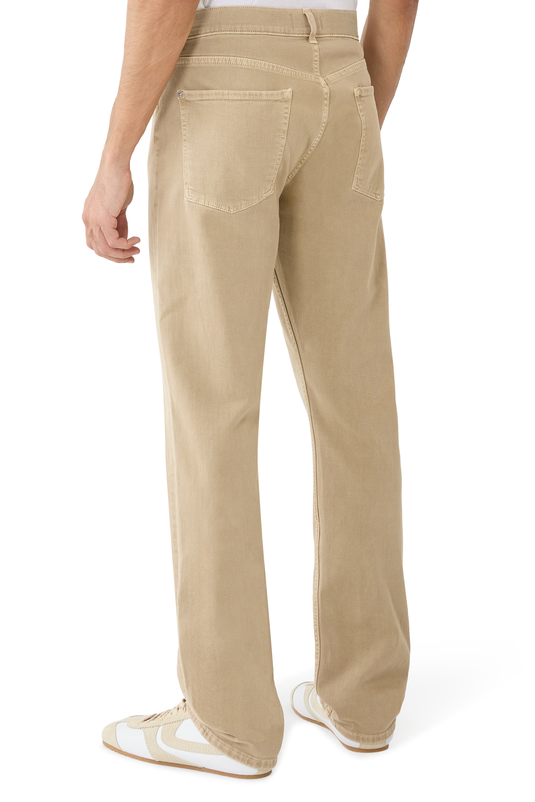 بنطال جينز بقصة ساق مستقيمة