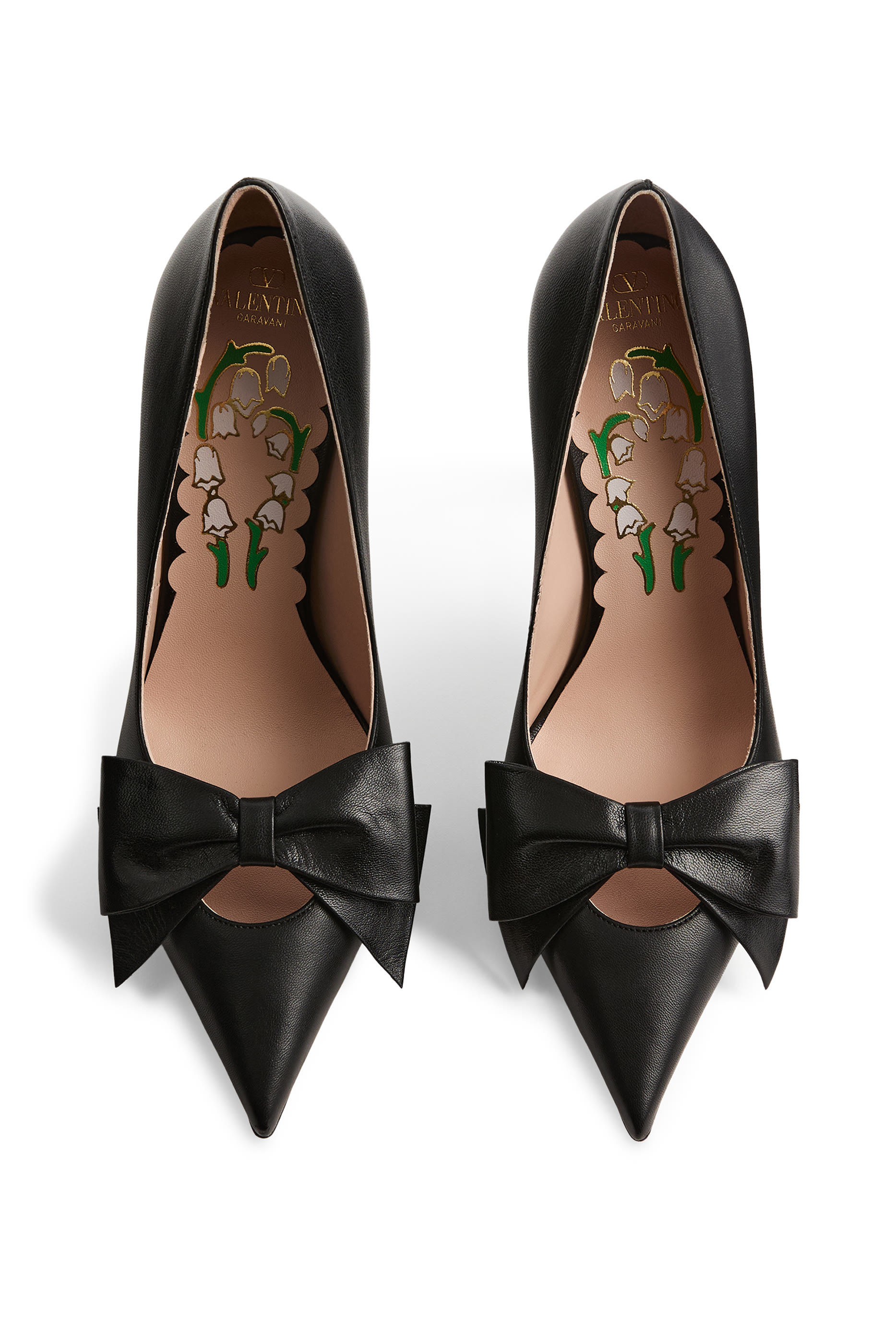 حذاء كلاسيكي 100 مزين بفيوكة