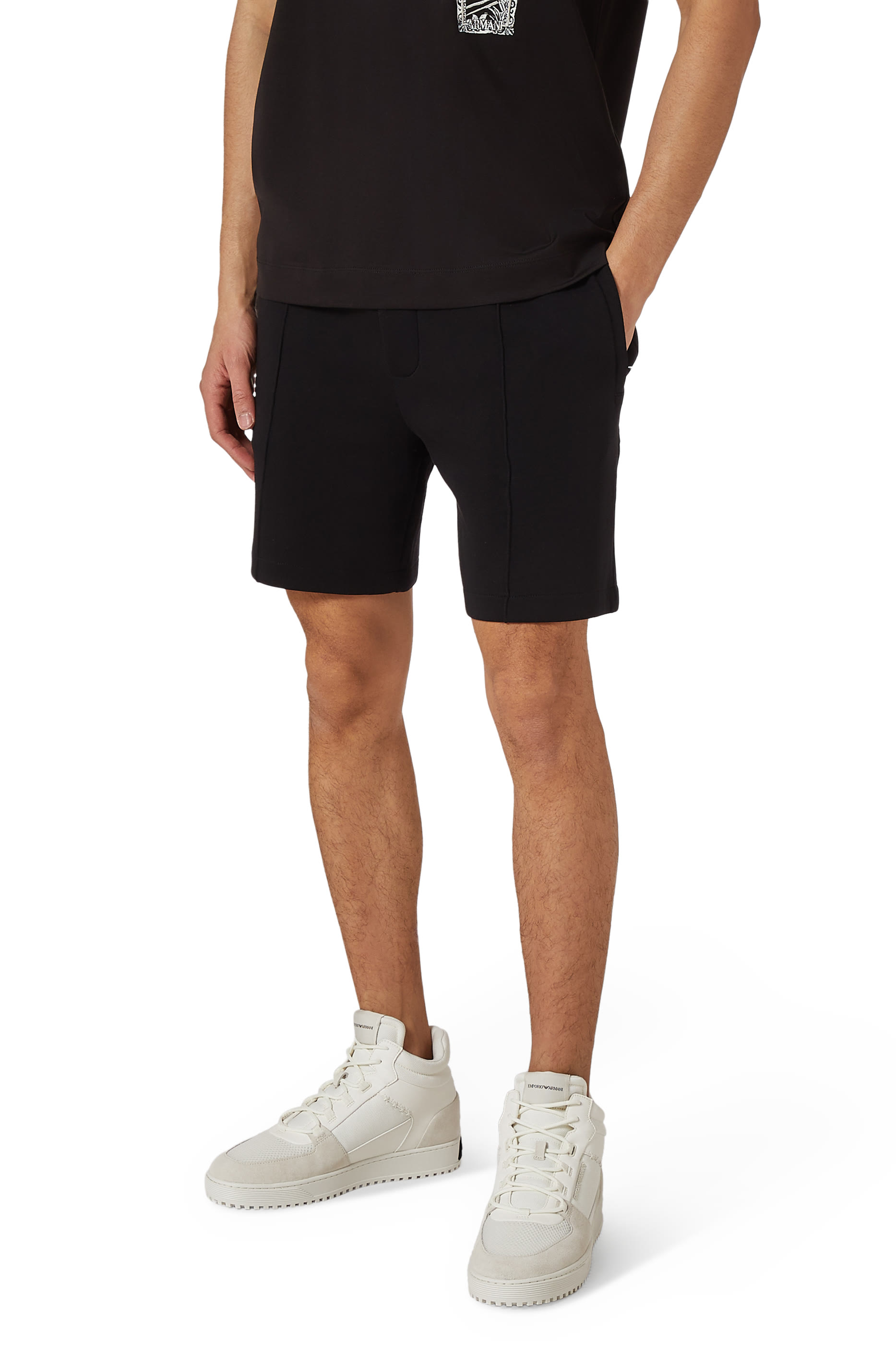 سنيكرز بكاحل منخفض بشعار الماركة