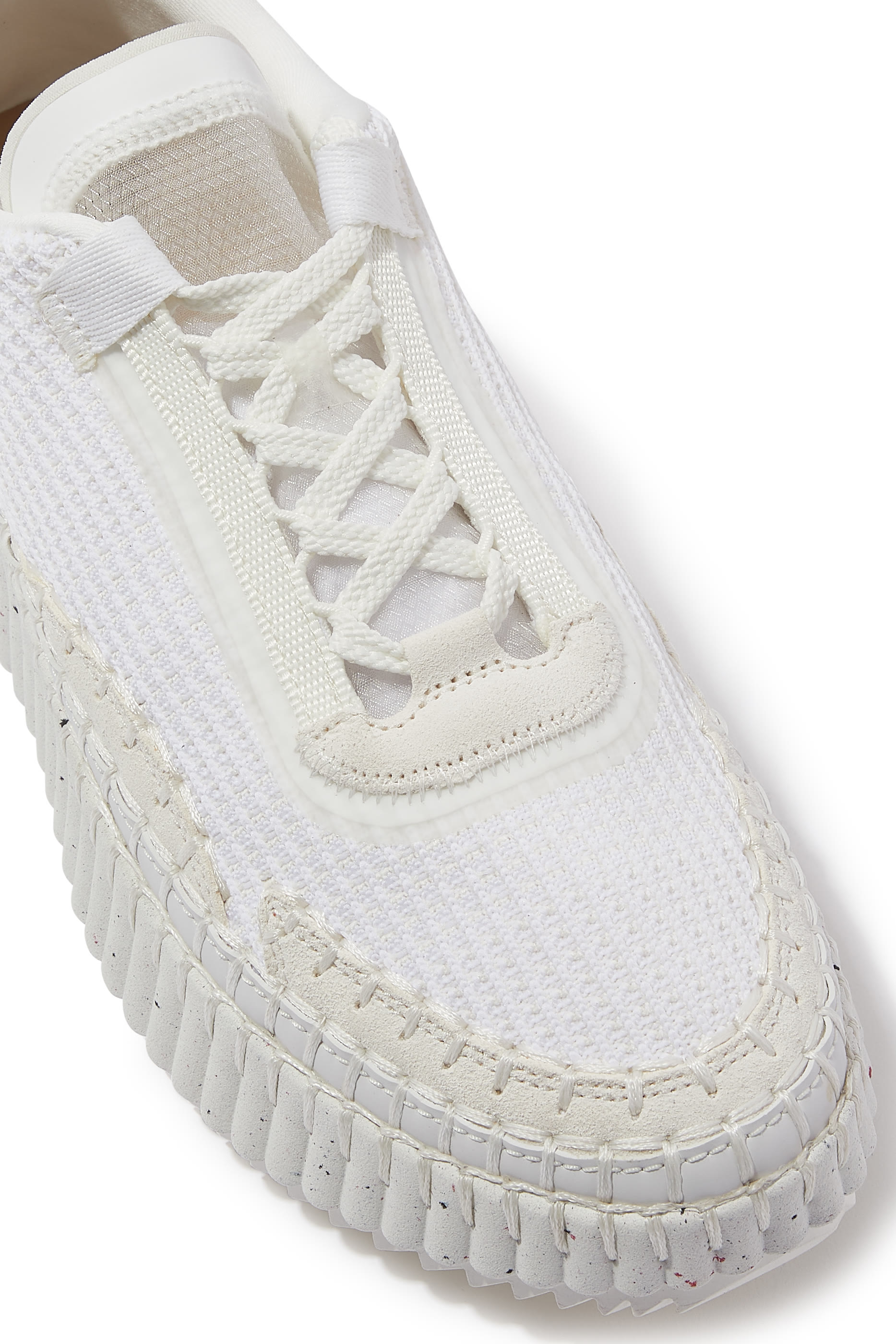 سنيكرز ناما بأربطة