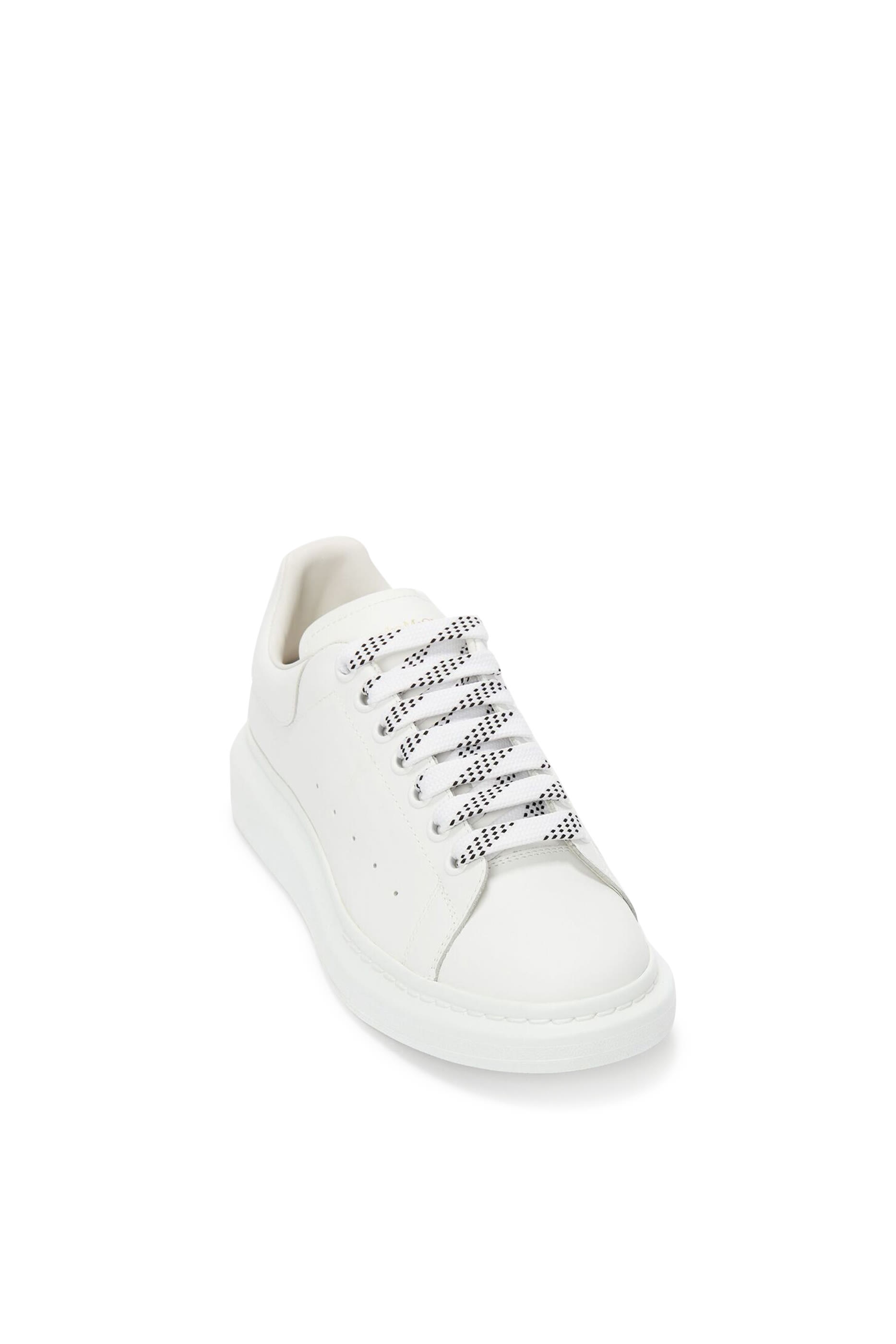 سنيكرز بنعل سميك