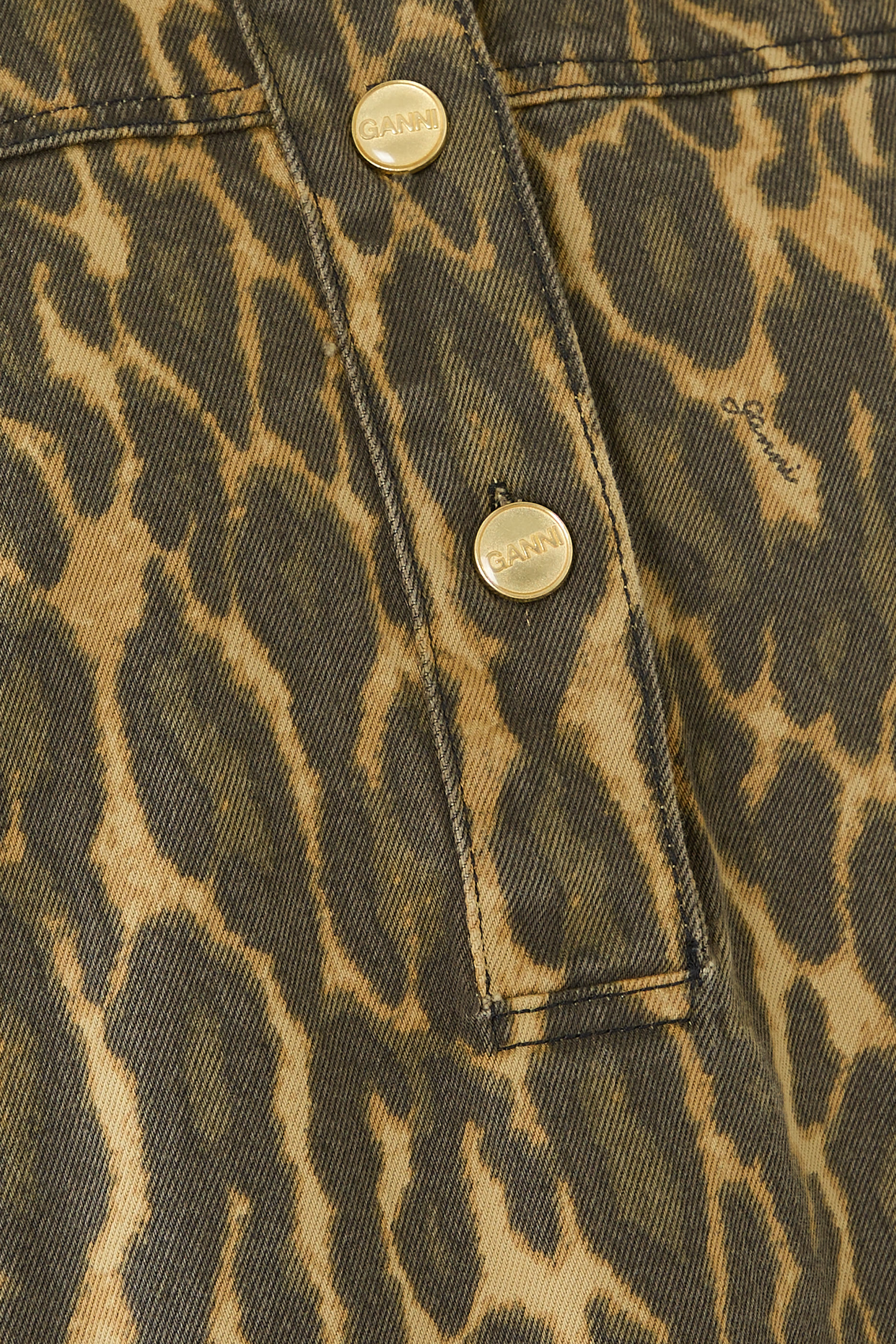 فستان قصير بطبعات دنيم