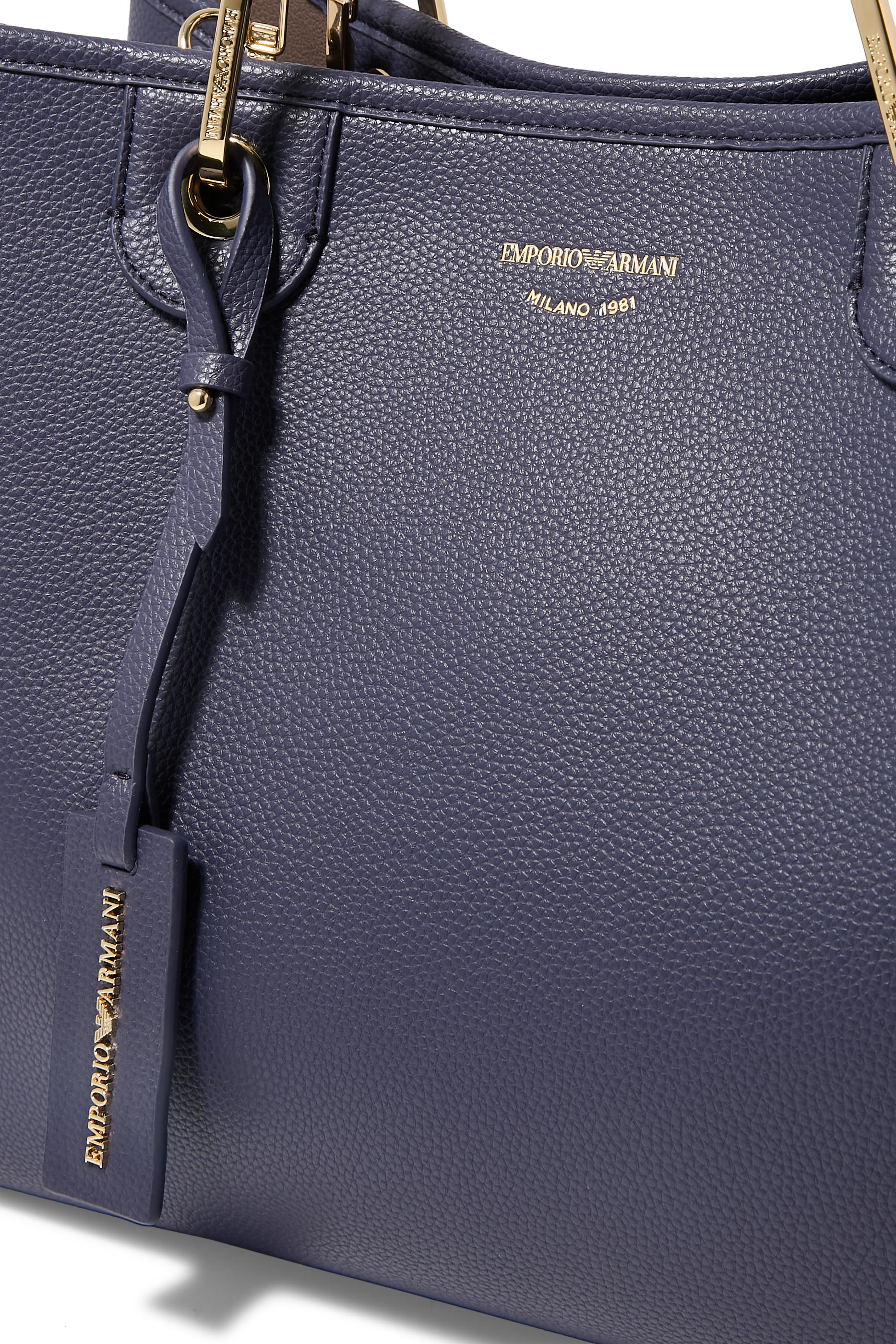 حقيبة يد بشعار الماركة