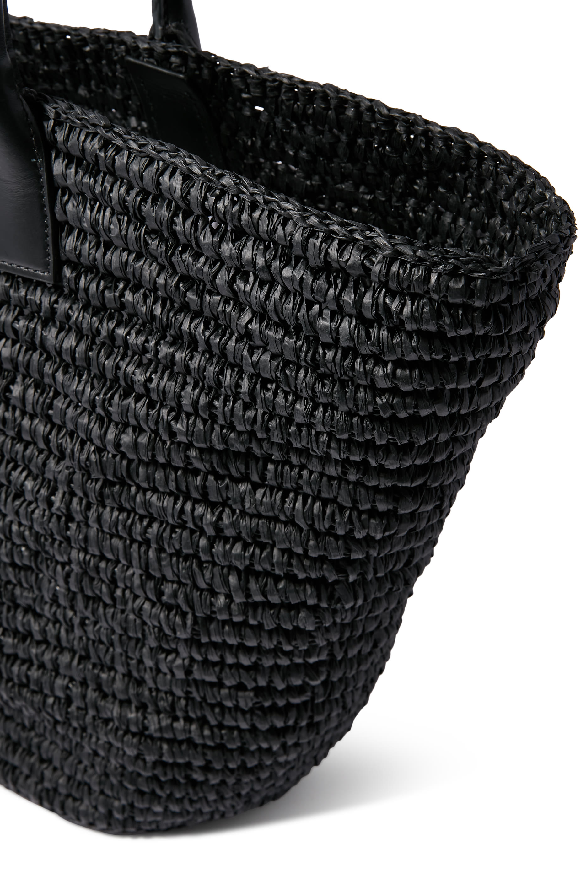 حقيبة يد لو مزينة بحروف شعار الماركة