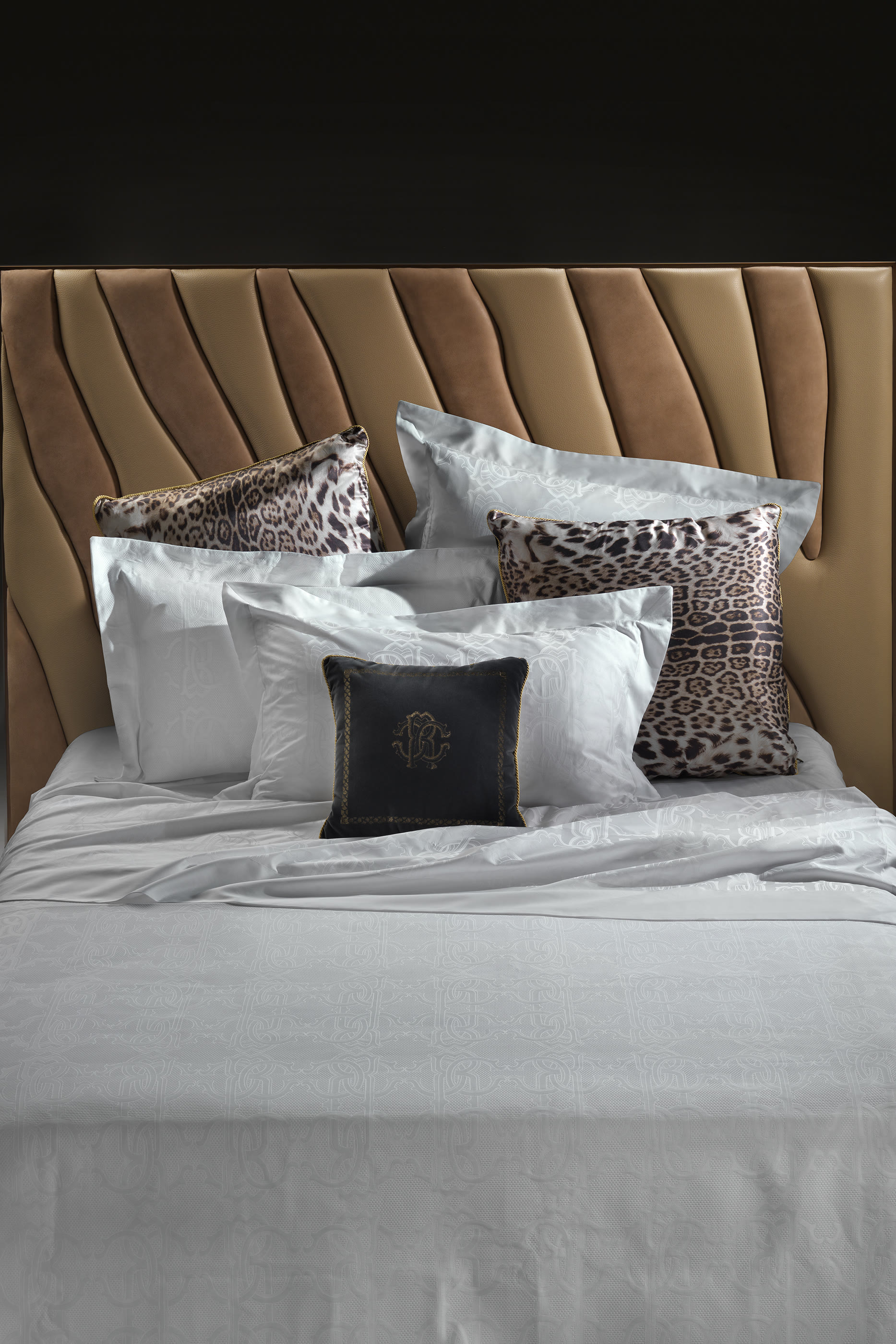 لحاف بيانكو بشعار الماركة