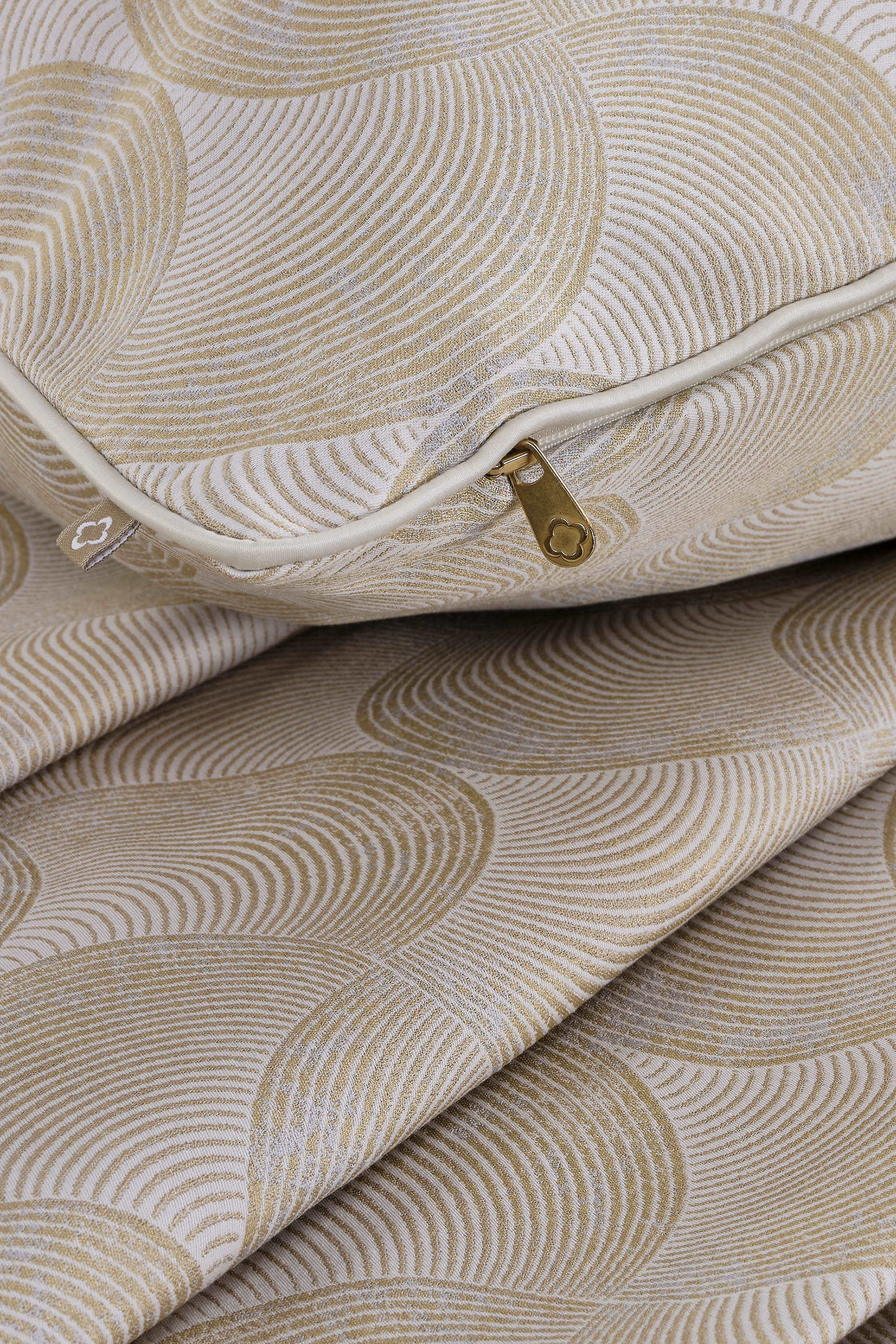 غطاء وسادة كافيار