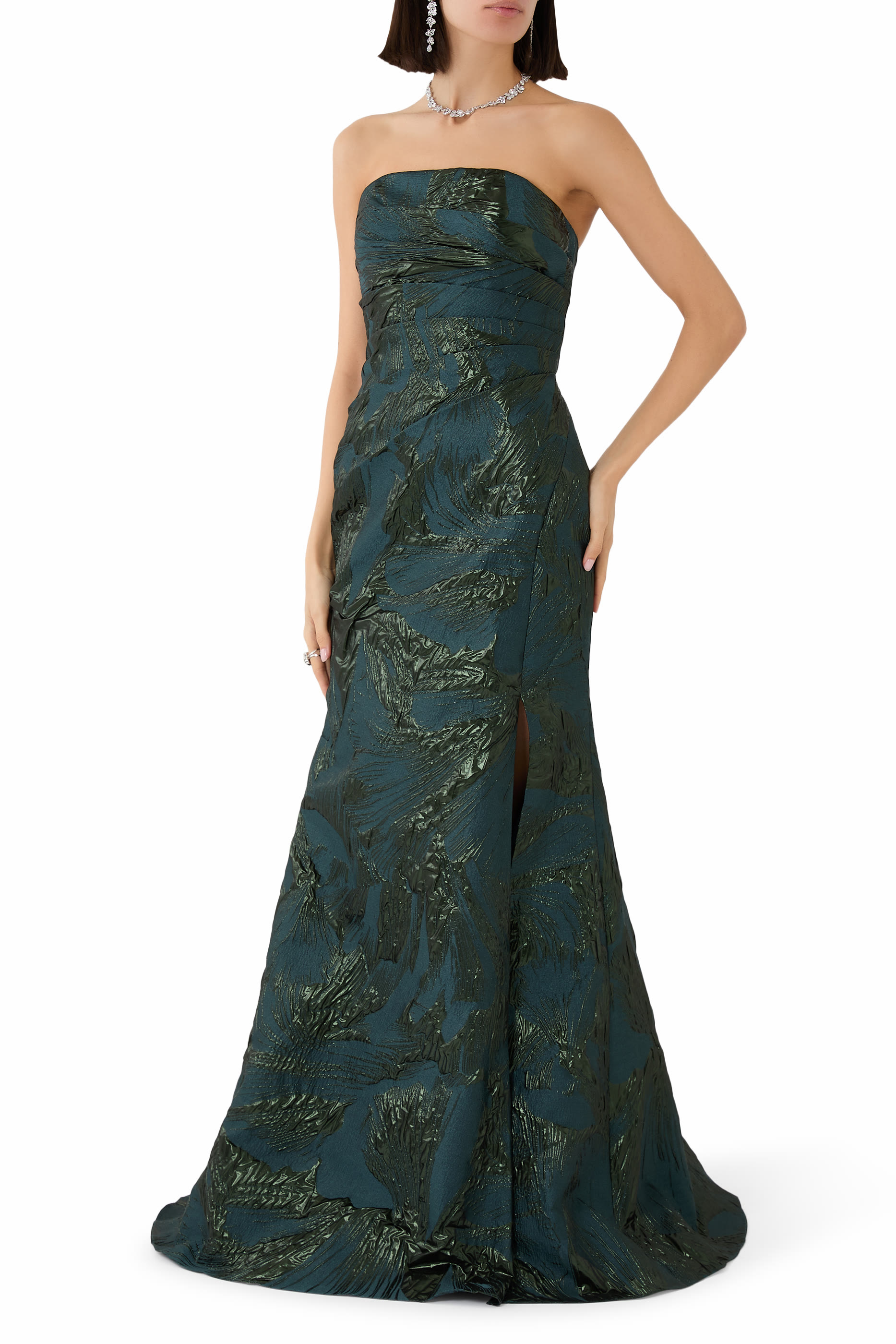 فستان سهرة بلا حمالات