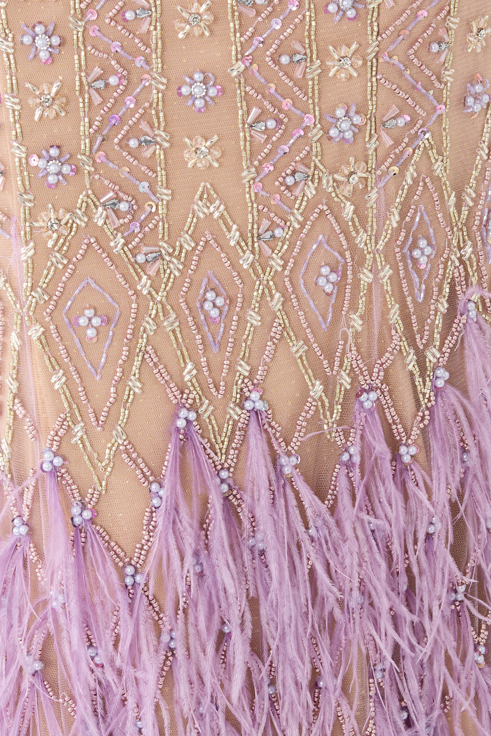 فستان سهرة مزين بحافة ريش