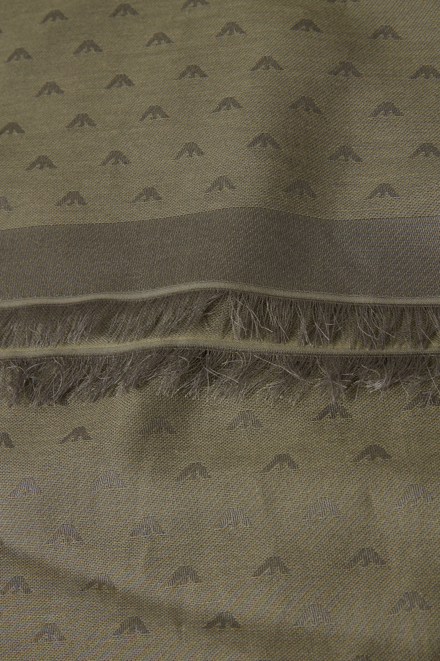 وشاح بشعار الماركة بحجم صغير