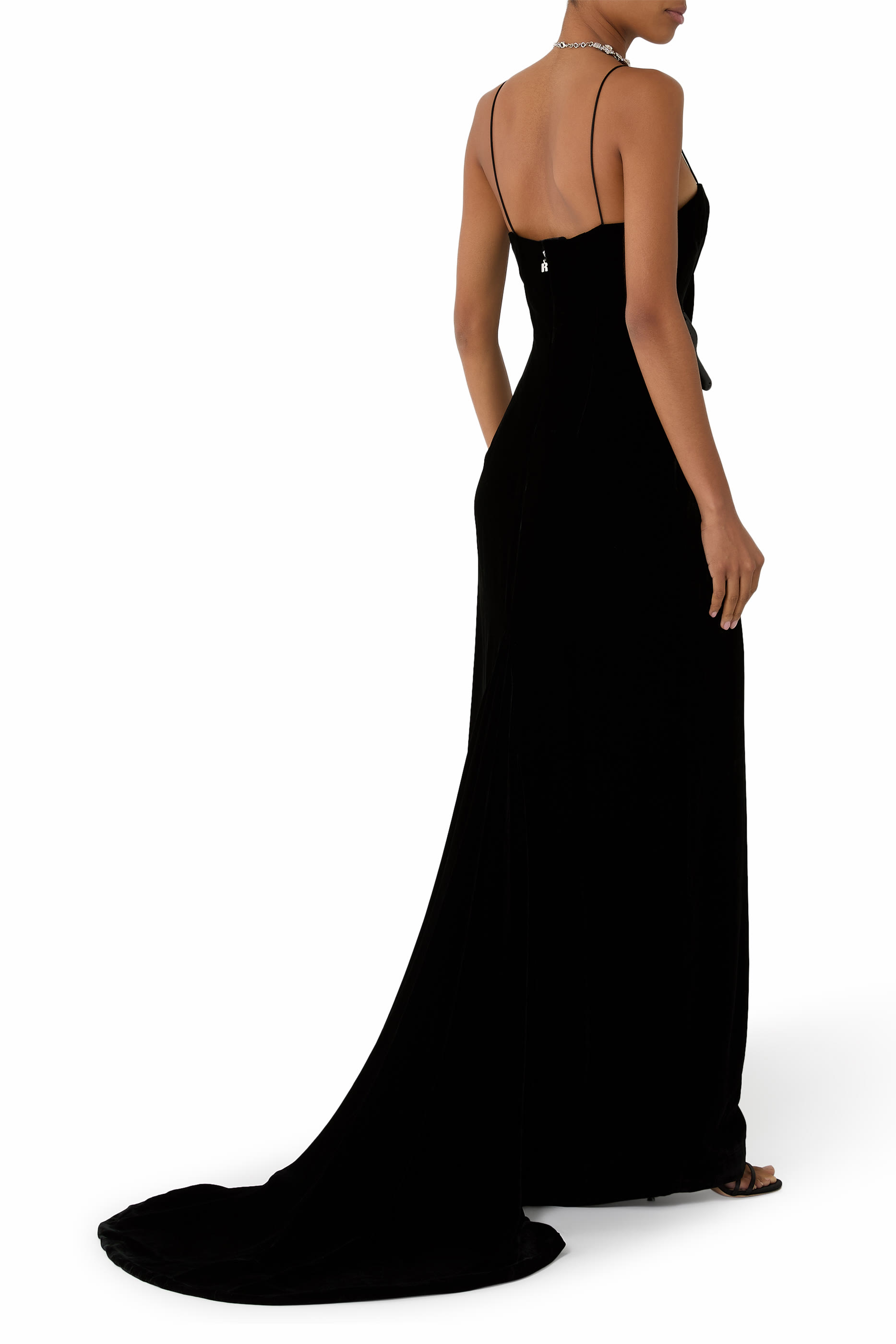 فستان طويل بذيل مخمل