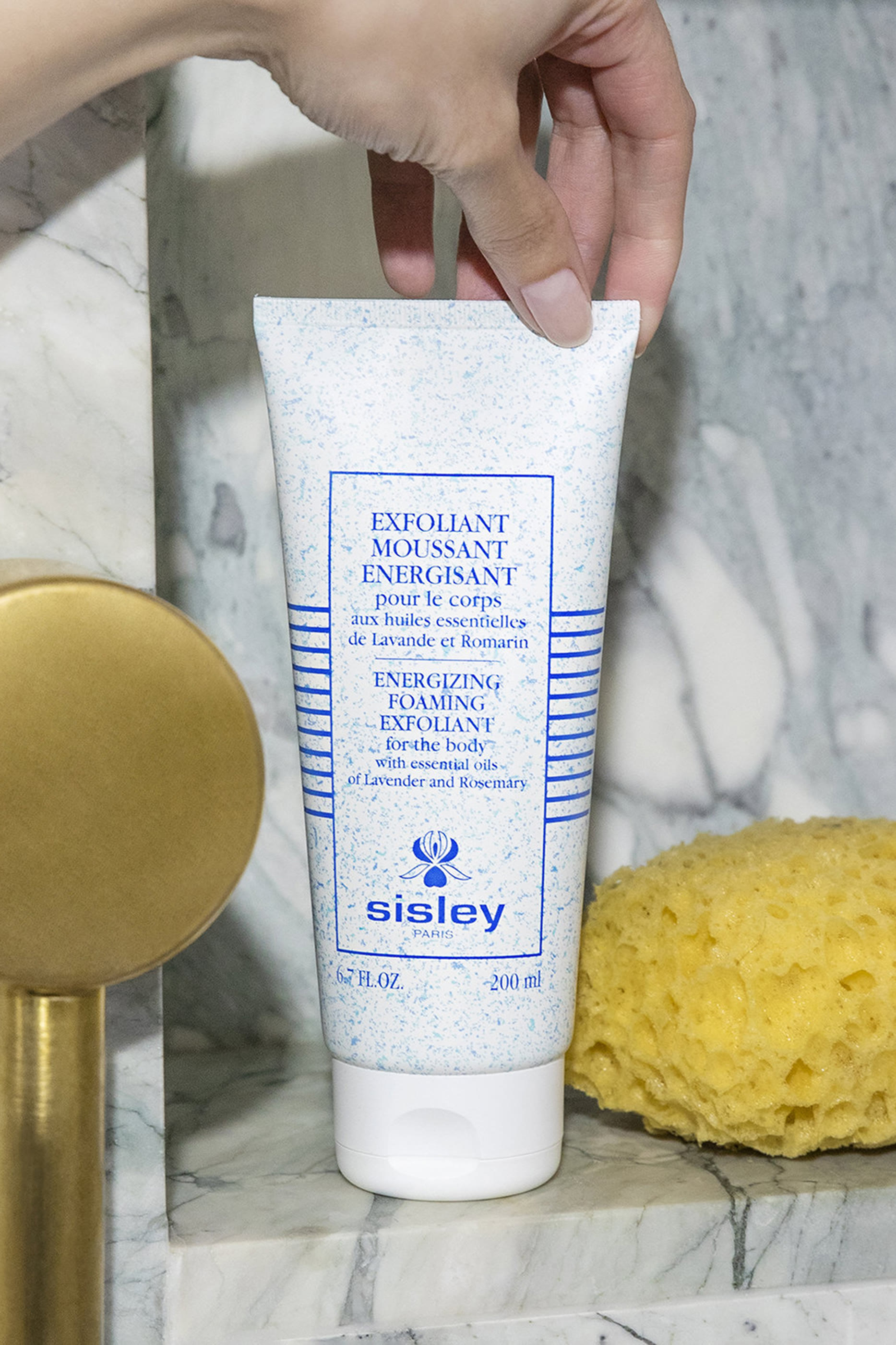 مقشر رغوي لإنعاش الجسم