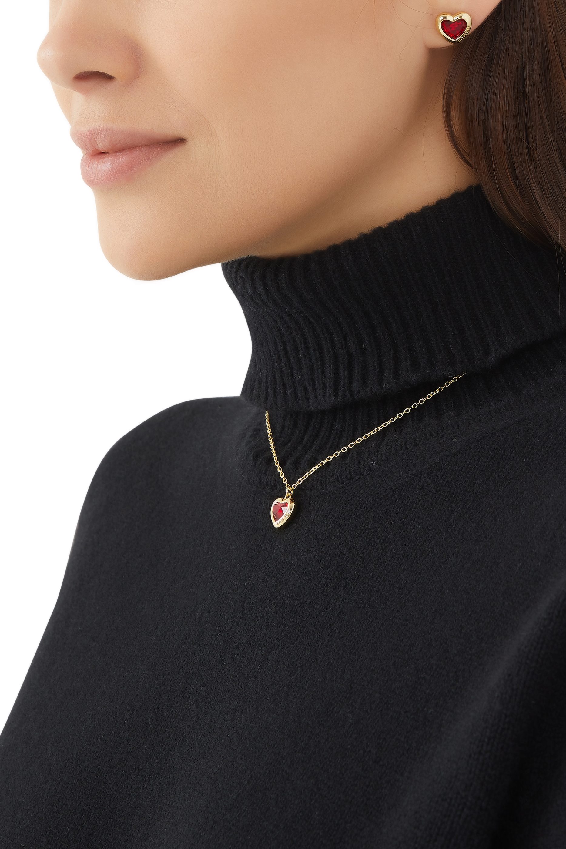 أقراط بتصميم قلب مرصعة