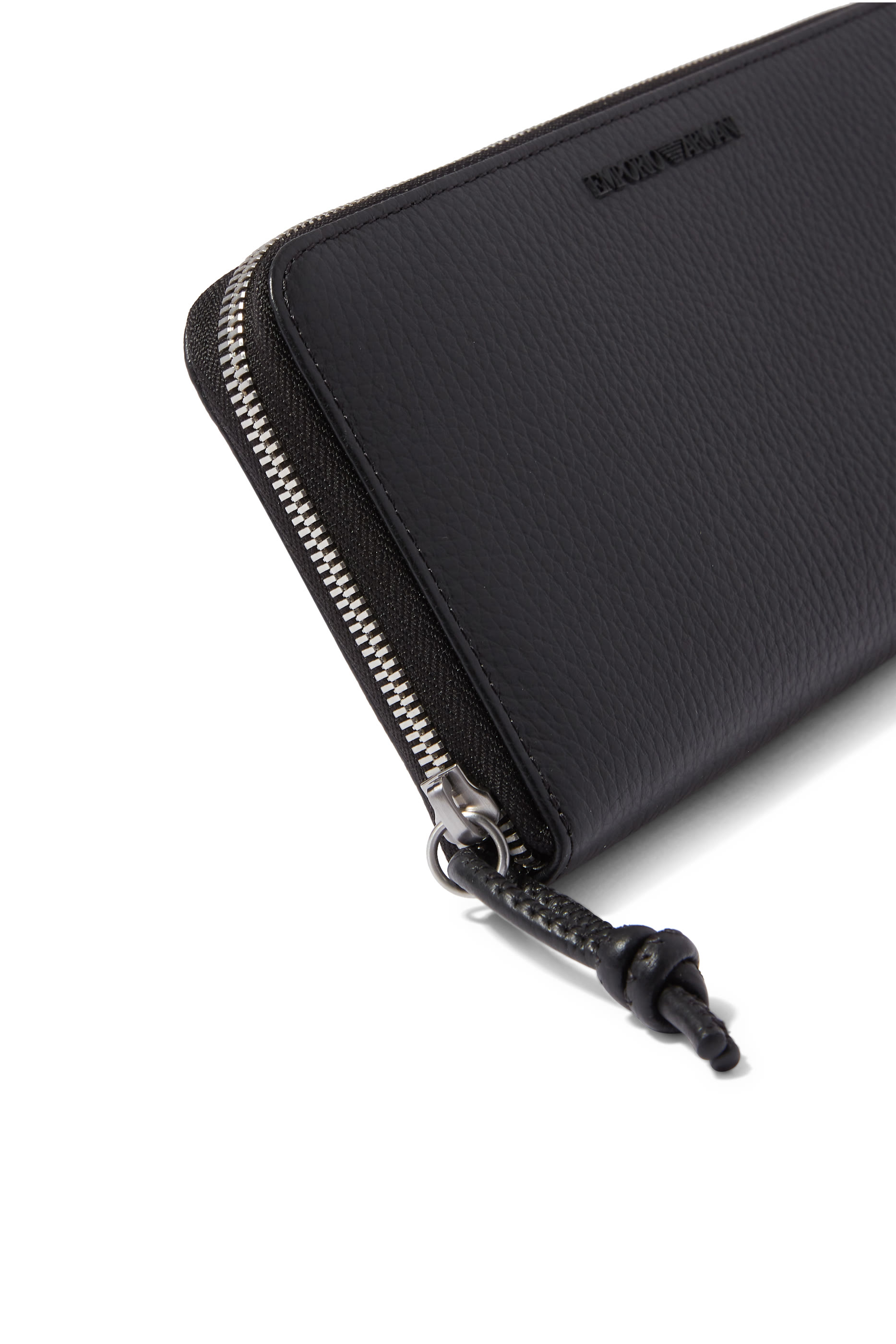 محفظة بسحّاب محيط وشعار الماركة