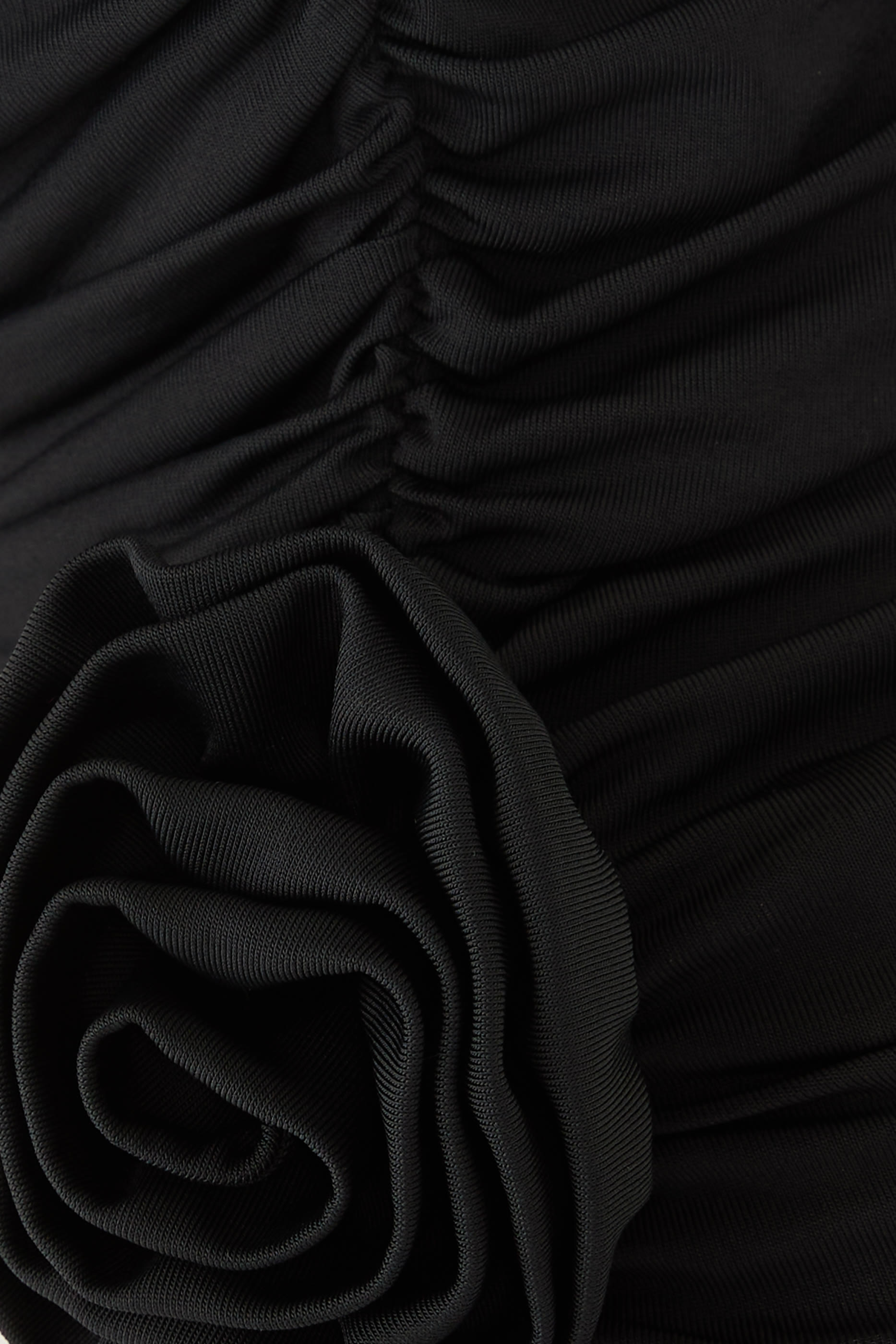 قميص بكتف مكشوف