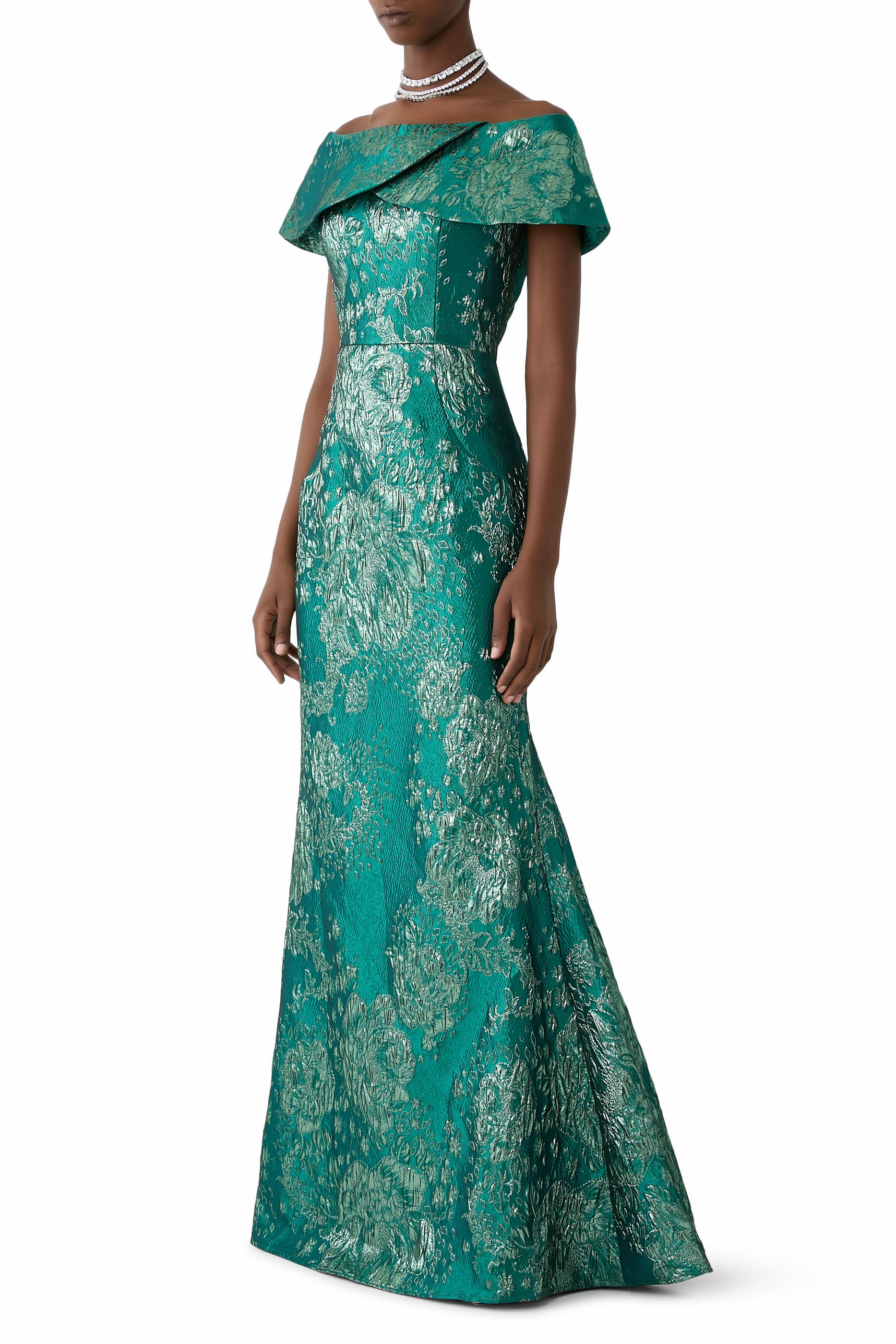 فستان سهرة بأكتاف مكشوفة جاكار