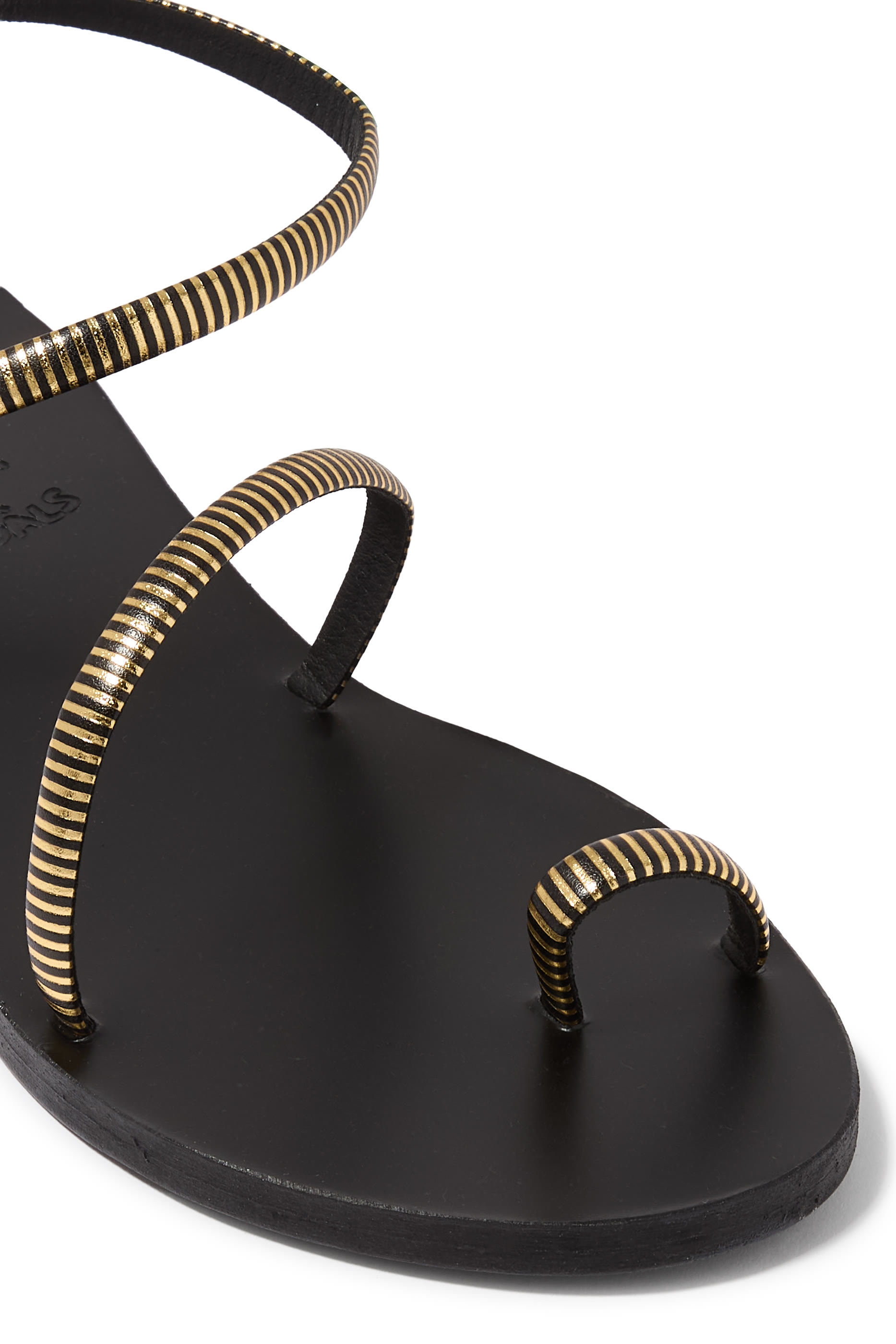 صندل إليفثيريا بتصميم مستوحى من السبعينات