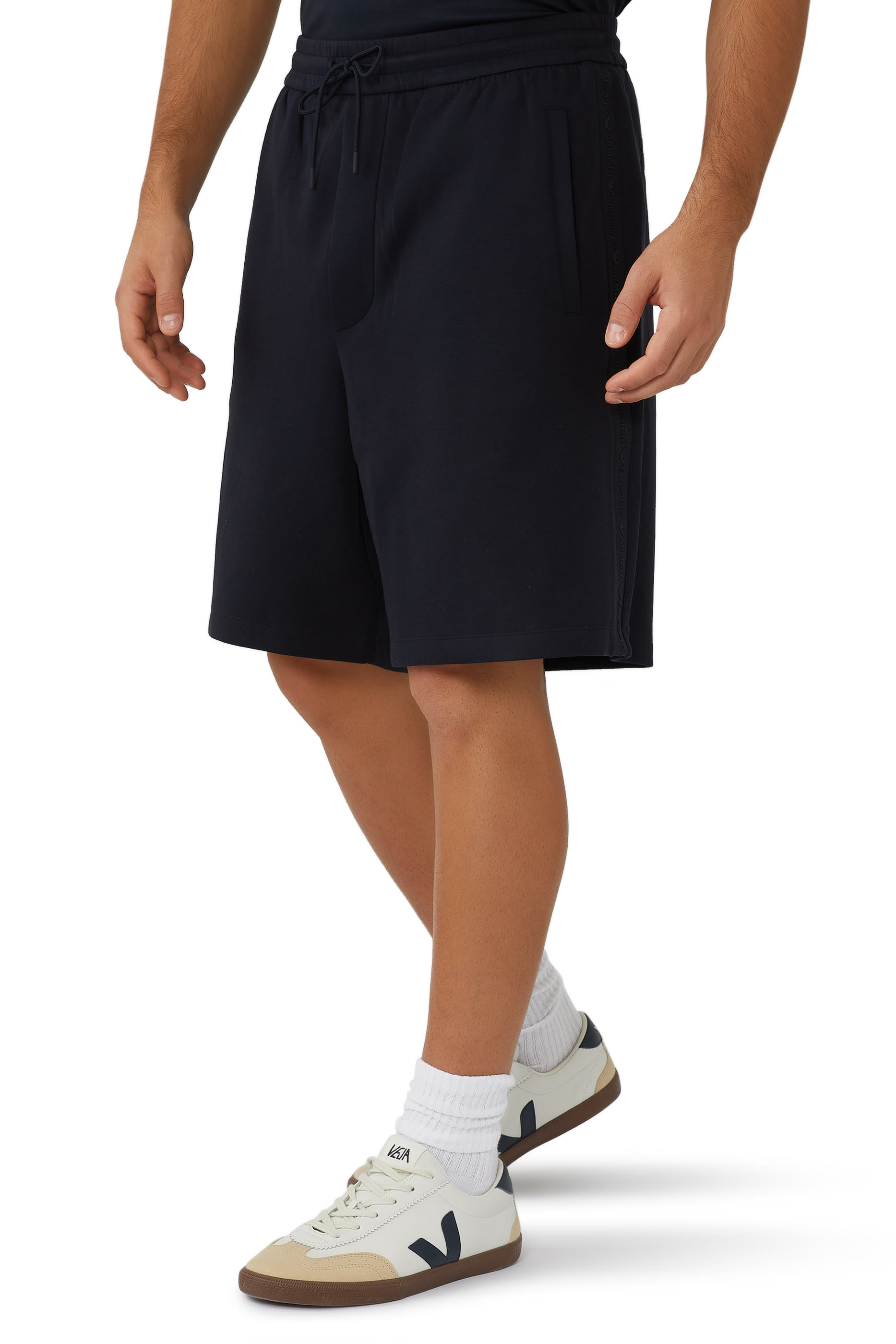 شورت بحزام خصر بشعار الماركة