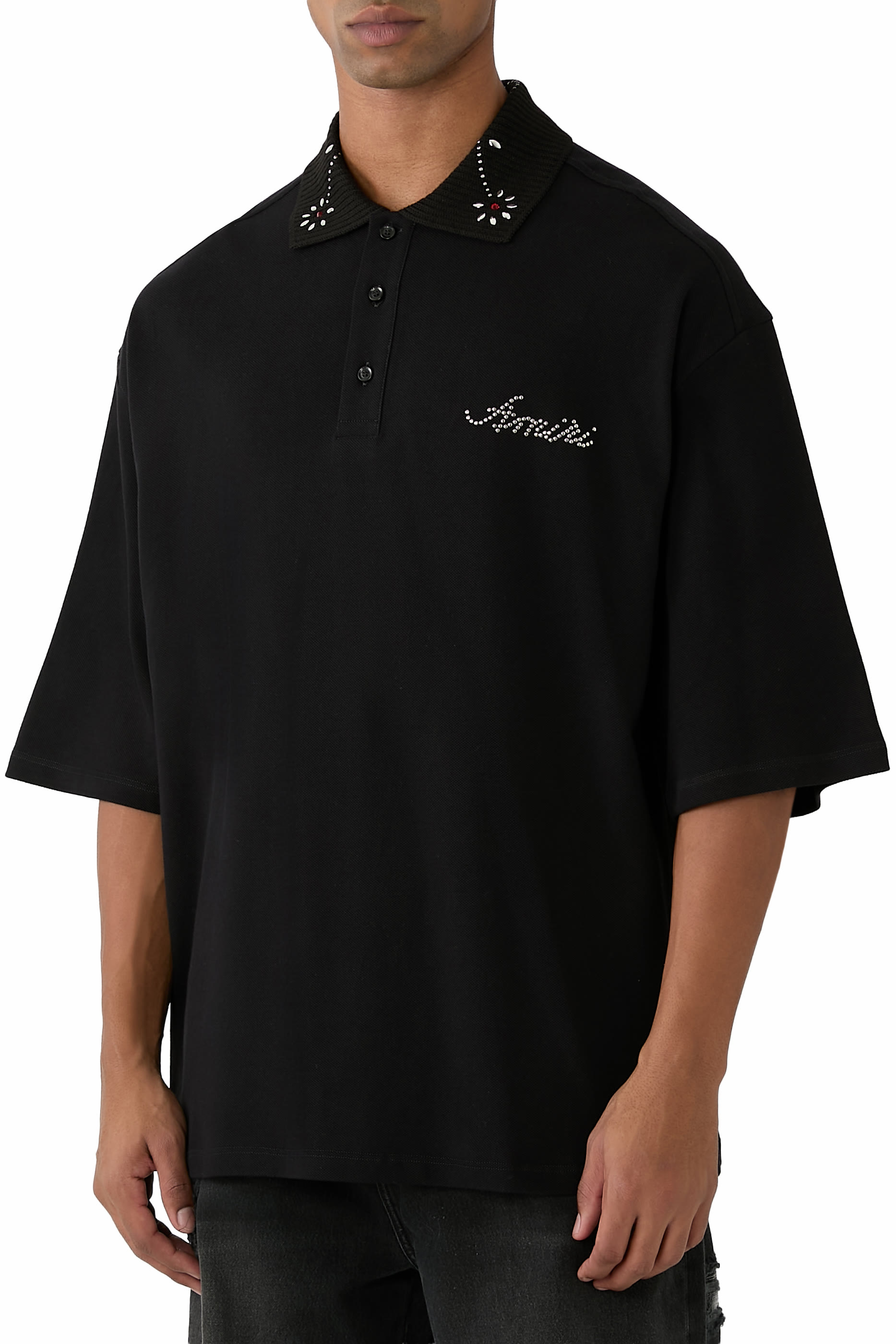 قميص بولو بياقة مزينة بأحجار