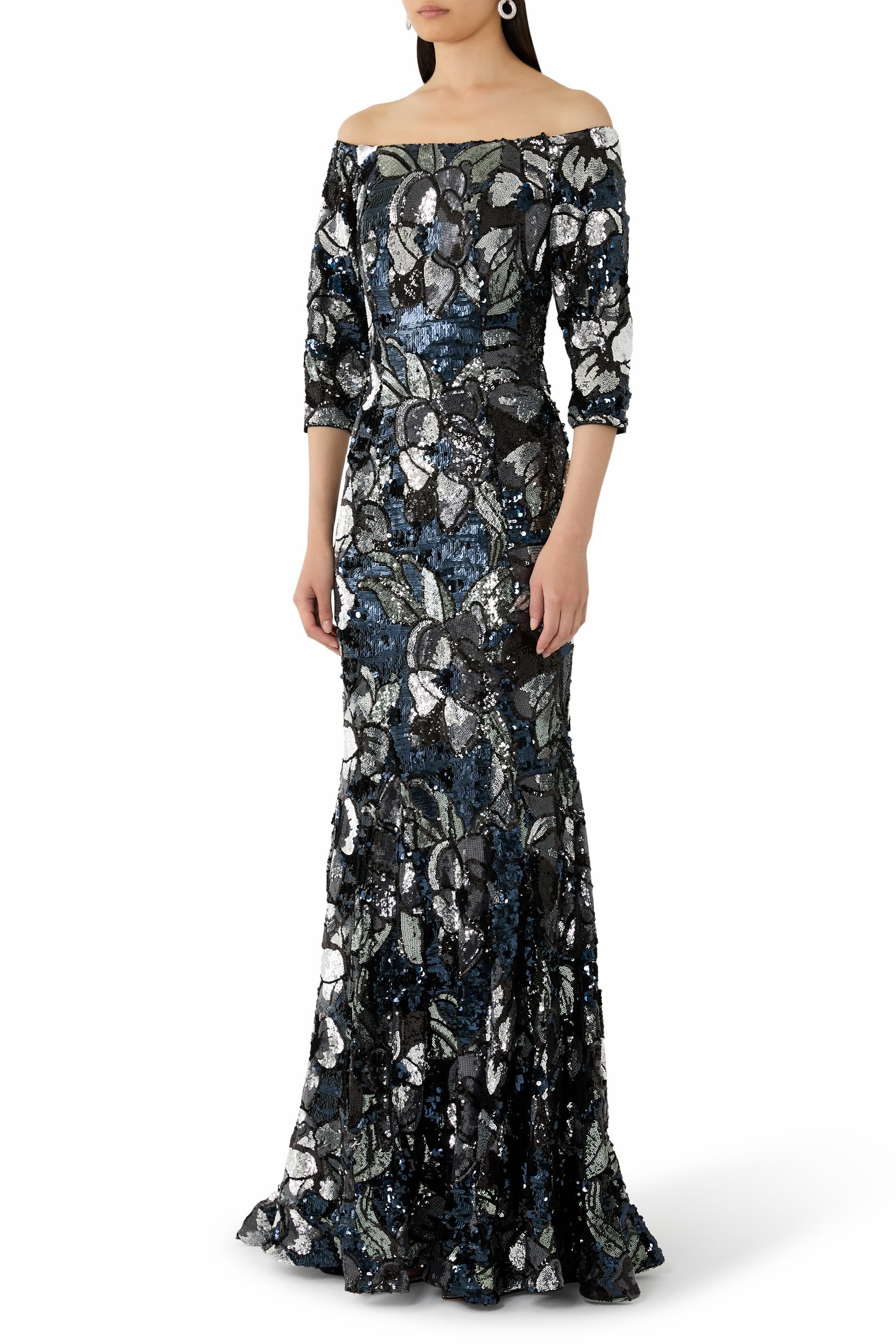 فستان سهرة بأكتاف مكشوفة بترتر مطرز بتصميم زهور