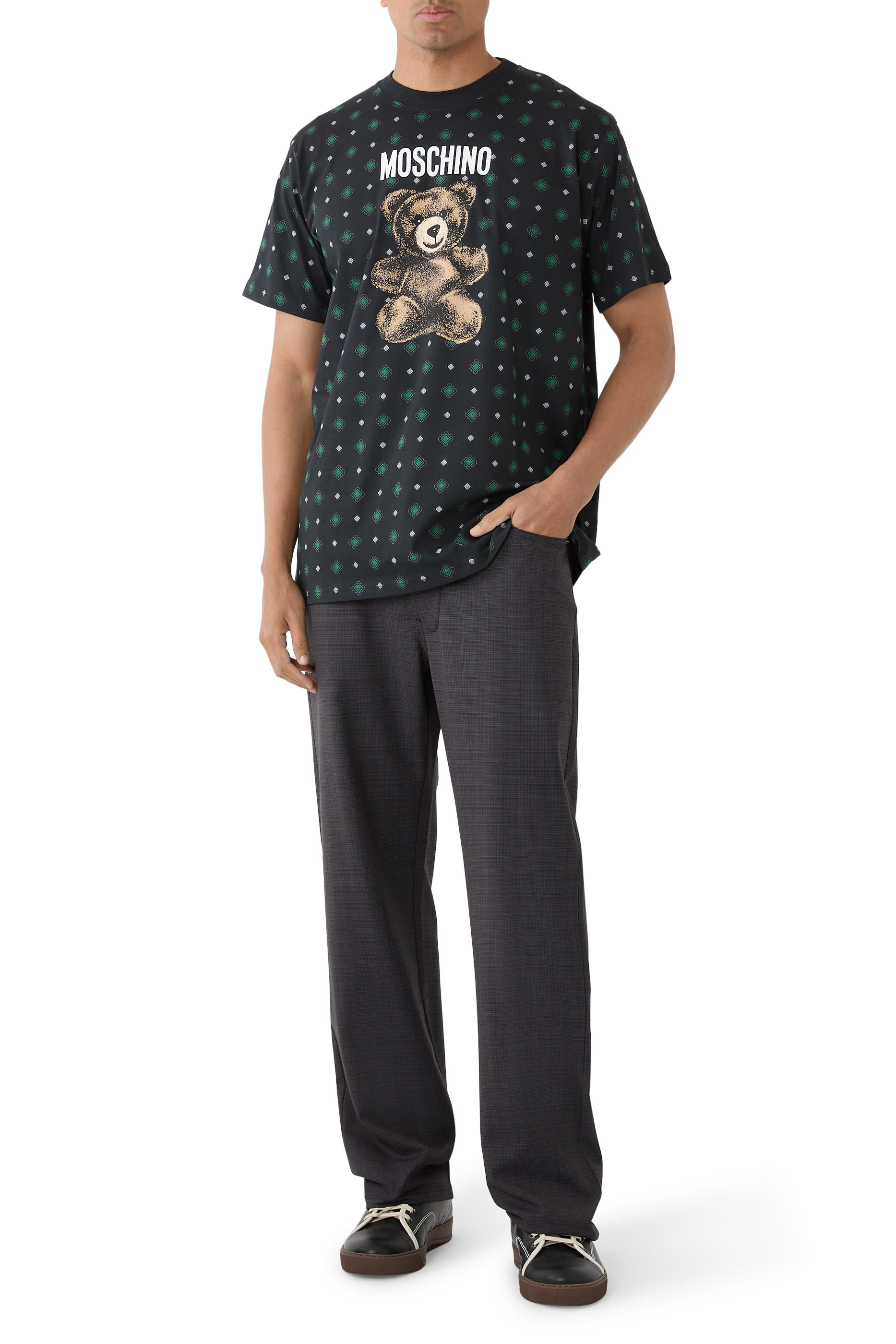 تيشيرت بأكمام قصيرة