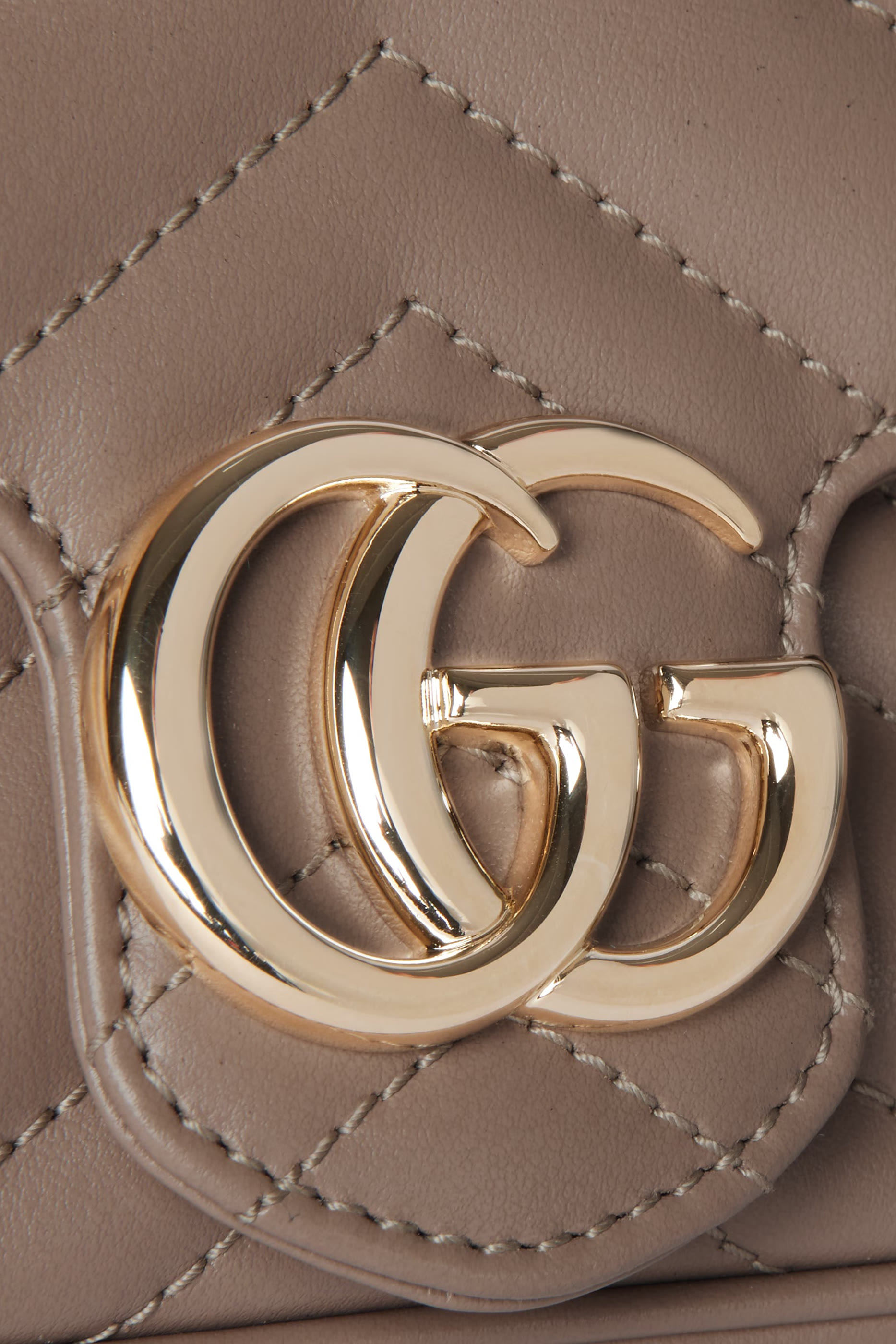 حقيبة مارمونت صغيرة بشعار حرفي الماركة