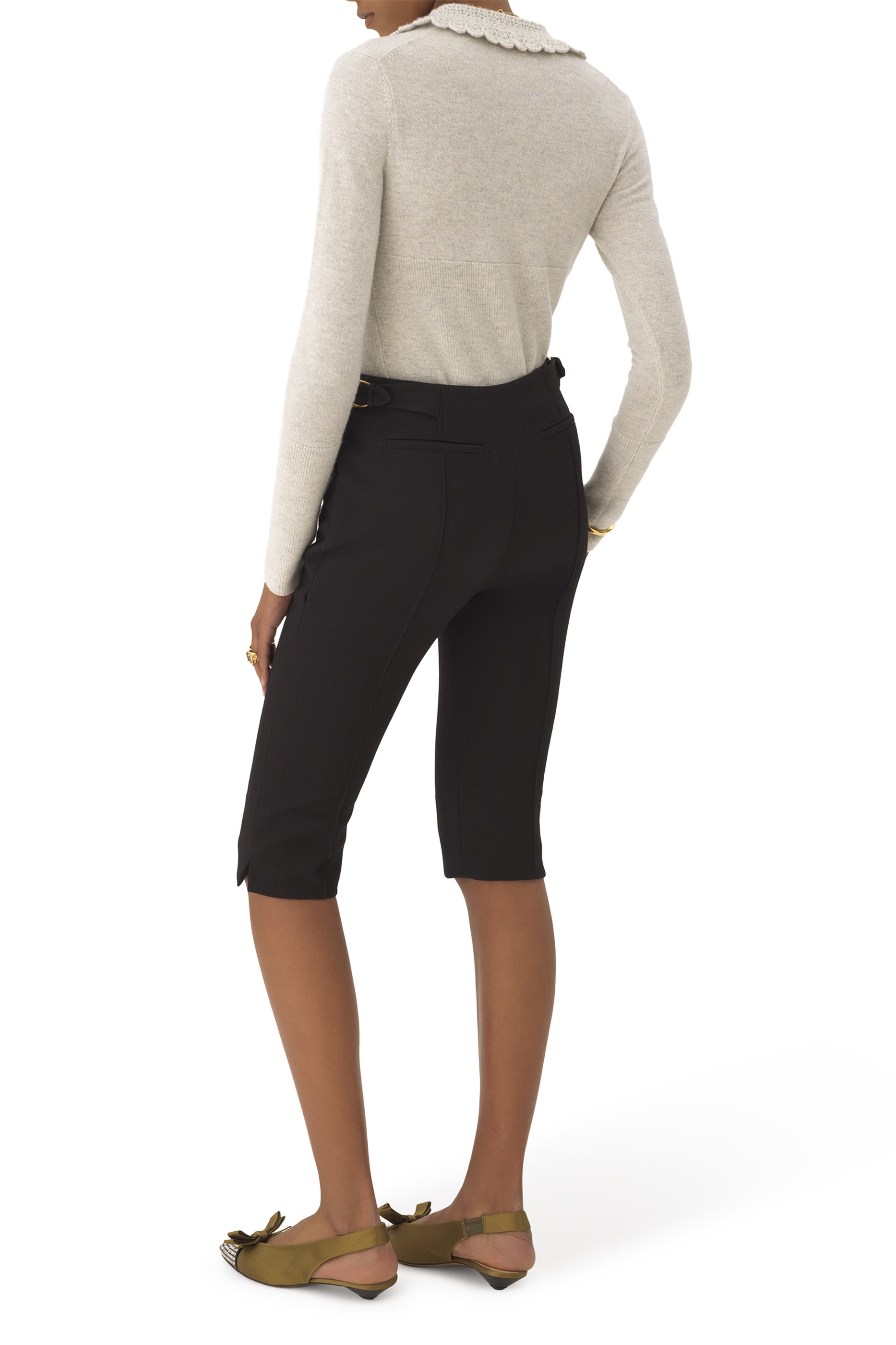 كارديغان بقصة ضيقة وشعار الماركة