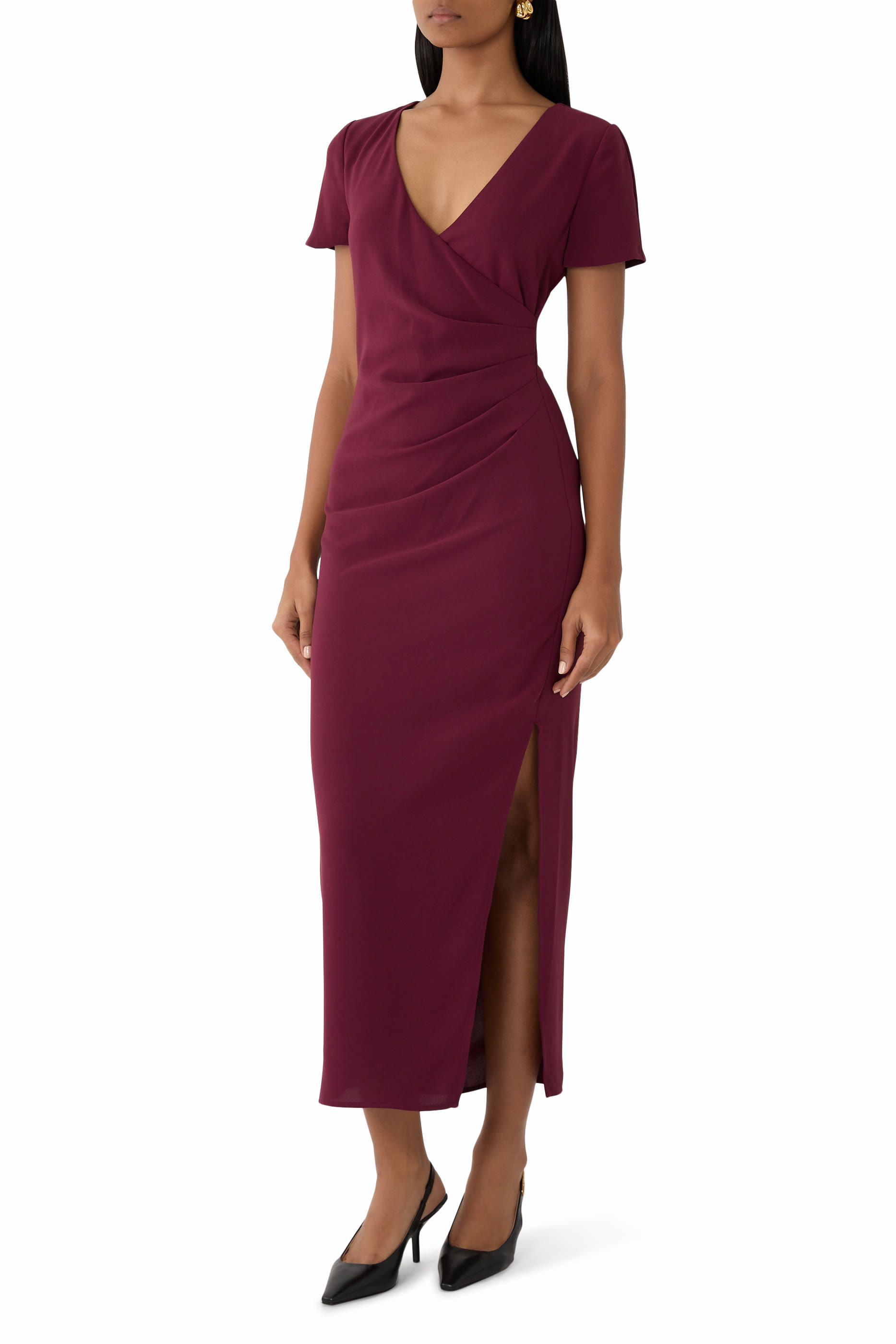 فستان بياقة على شكل حرف V