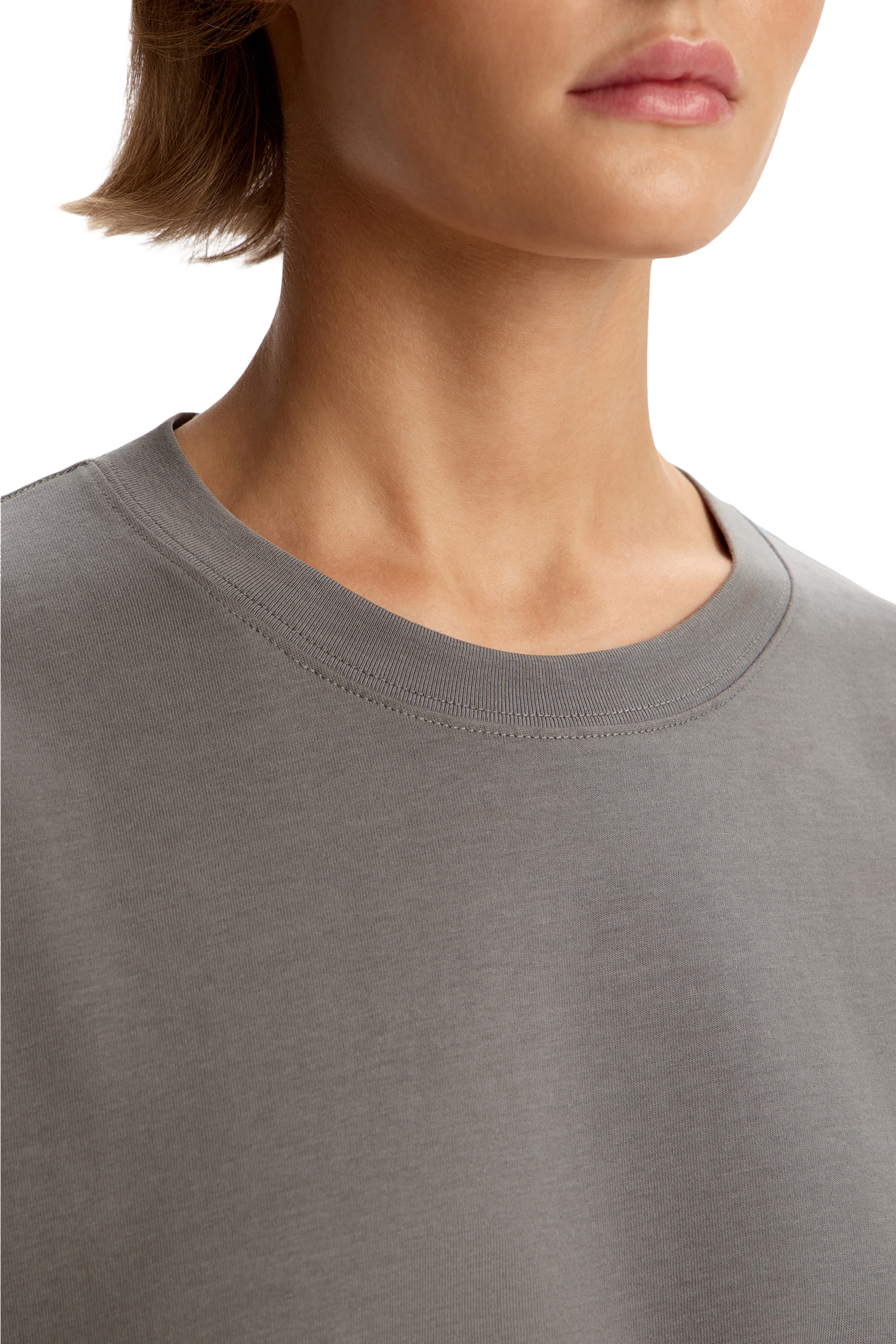 تيشيرت بقصة فضفاضة