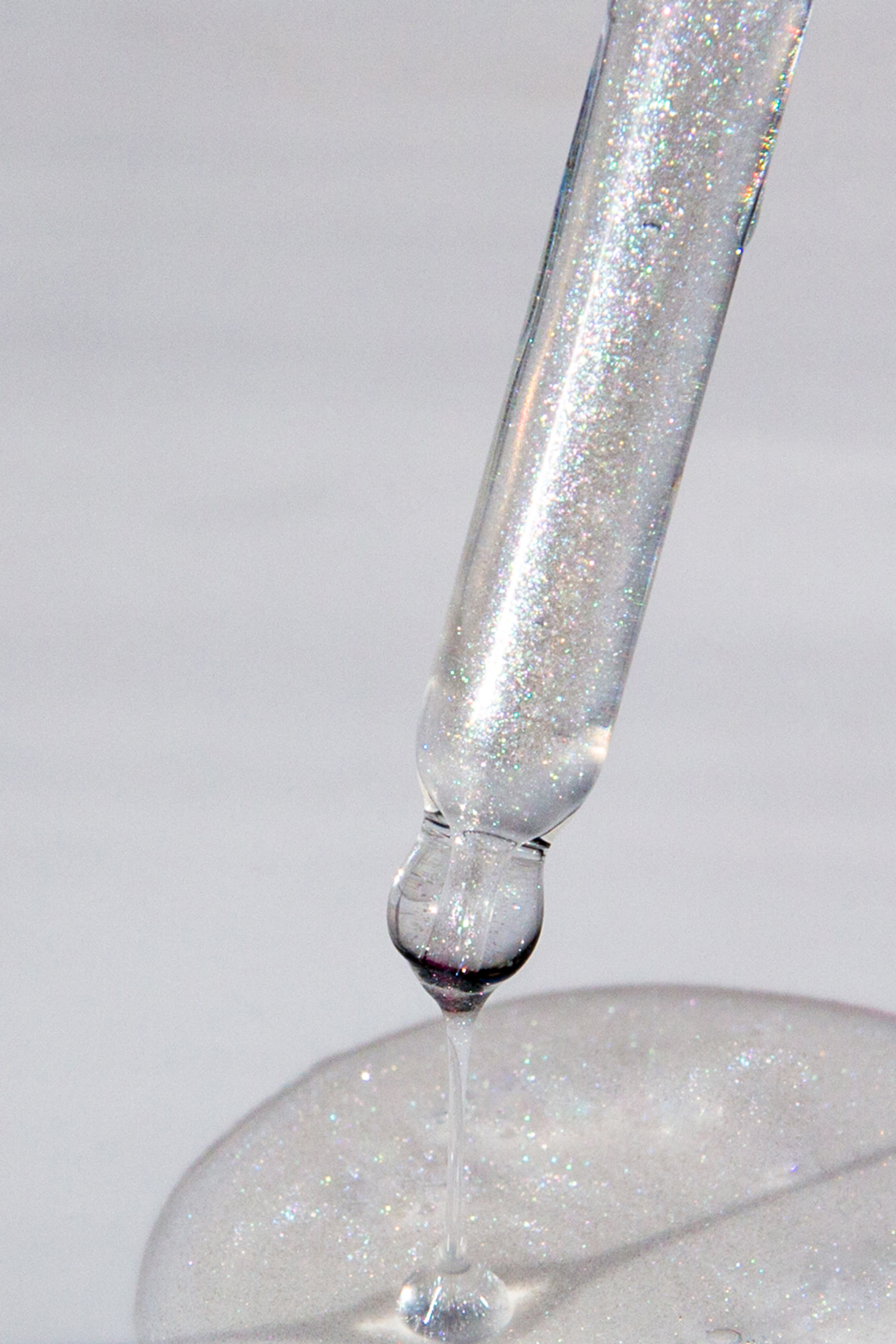 إكسير غليشيال وايت كافيار فاخر لترطيب فائق