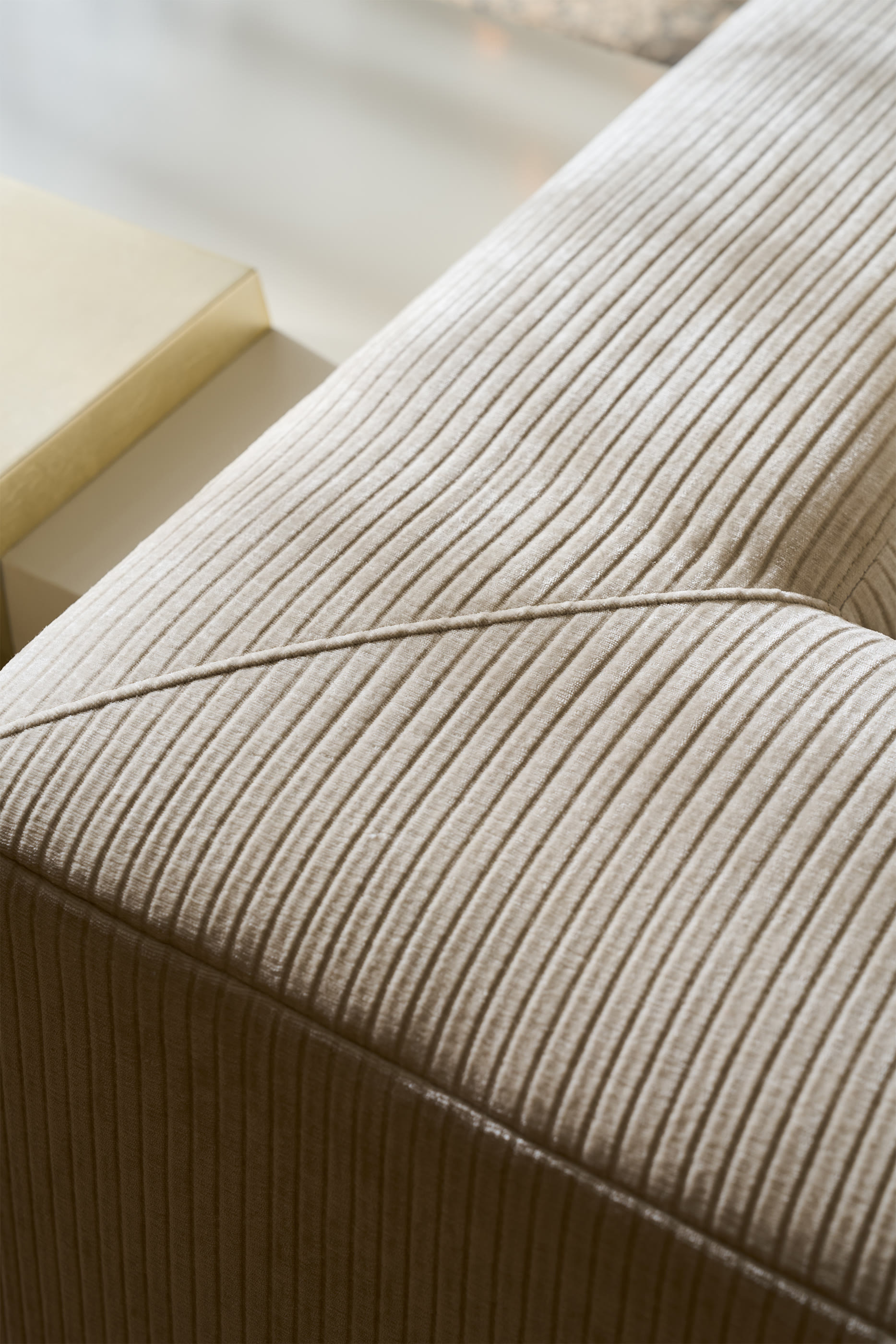 كرسي جانبي بيلو بمسند ذراع أيسر