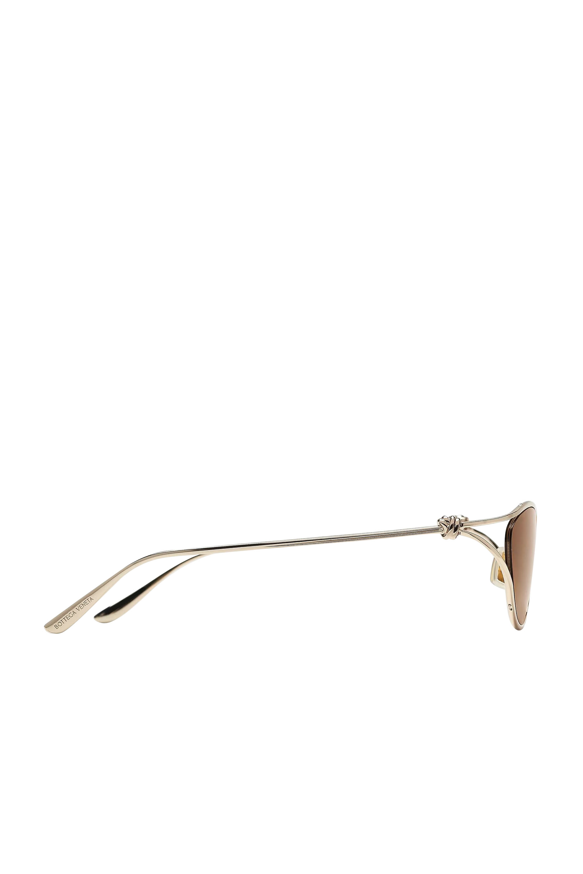 نظارة شمسية بإطار عين القطة بعقدة