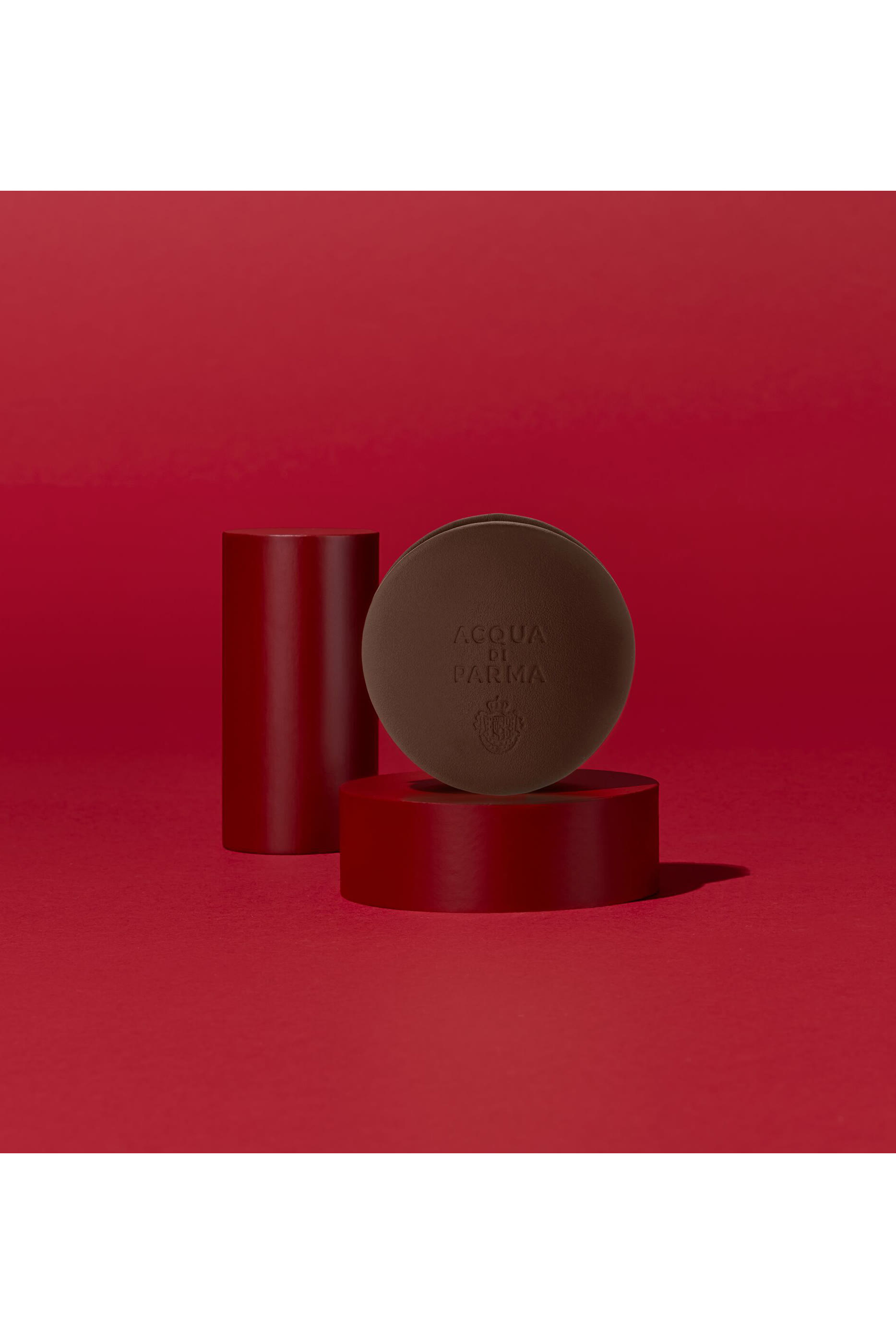 موزع عطر سيارة بعبوة بني داكن وأزور جلد عجل