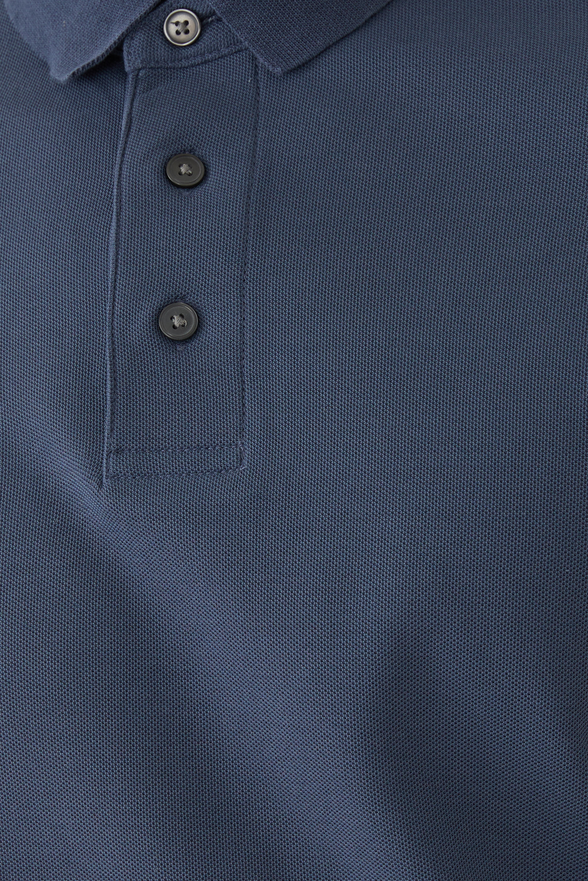 قميص بولو بشريط مطرز بشعار الماركة