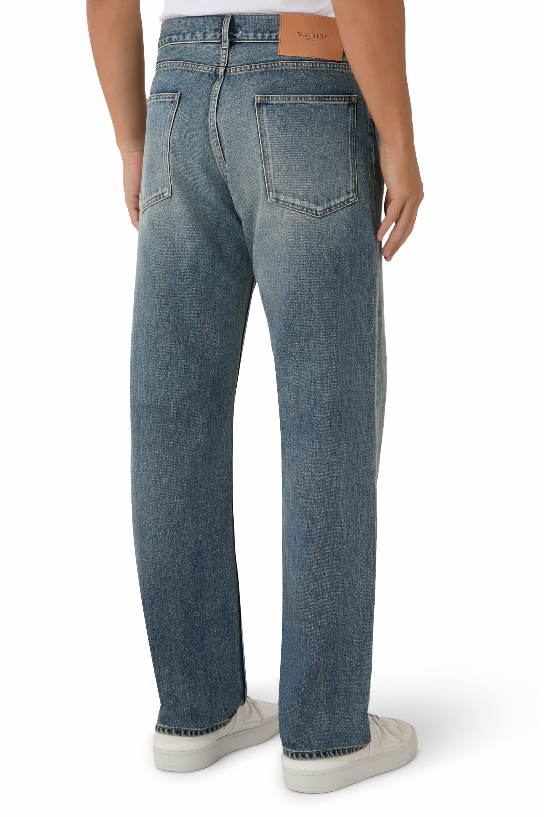 بنطال جينز بقصة ساق مستقيمة