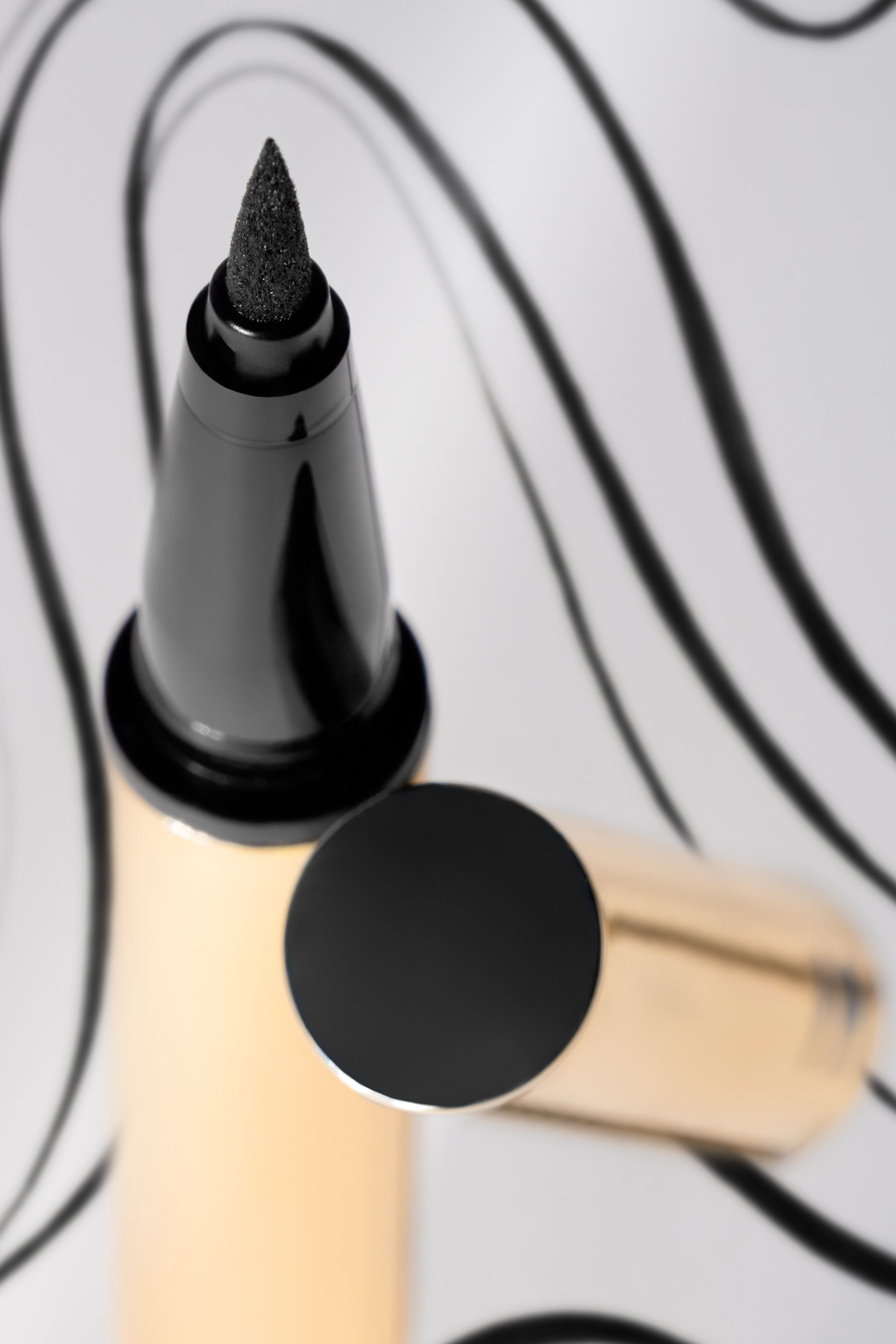 محدد عيون ليني نوار